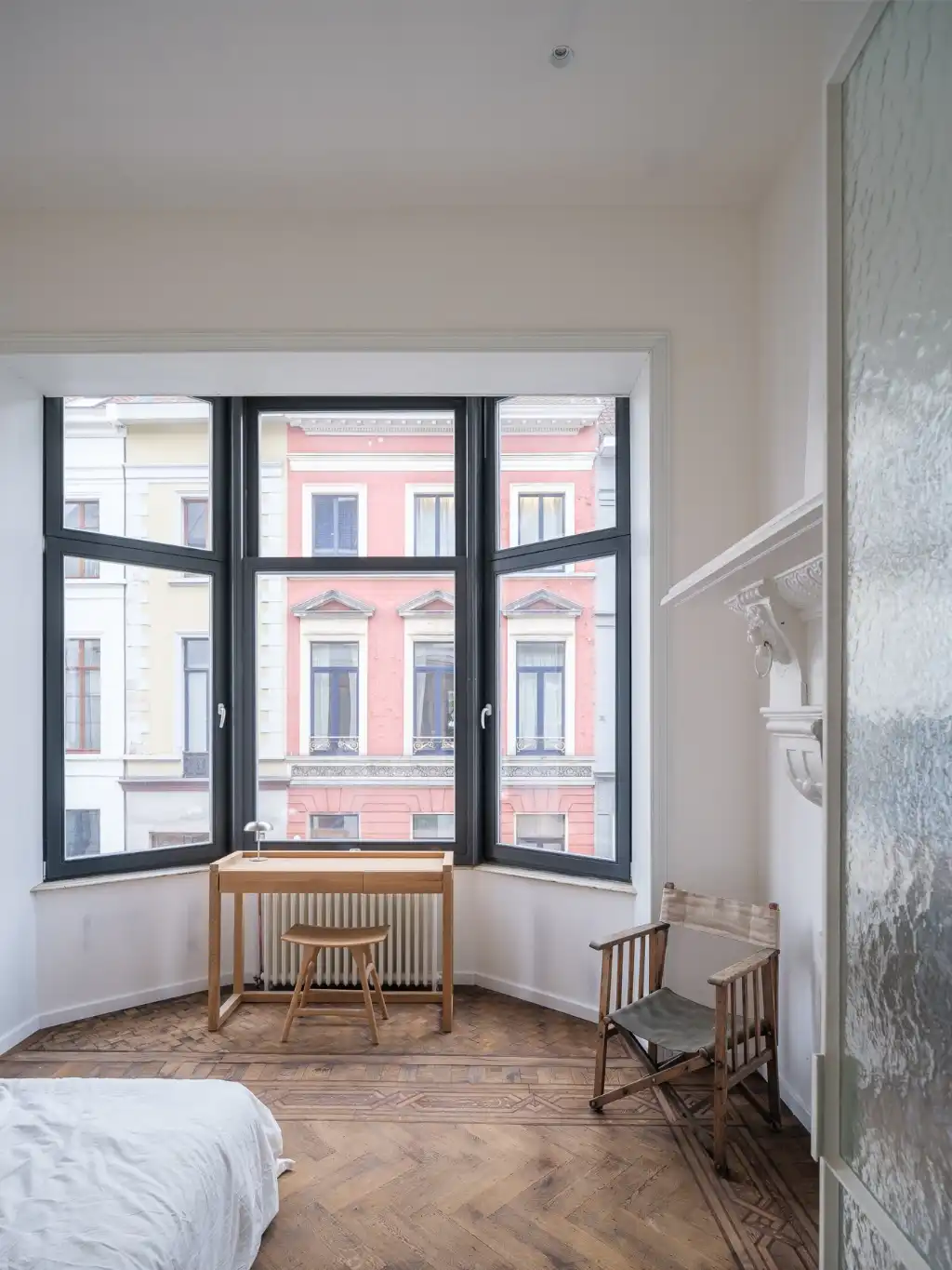 Gerenoveerd tweeslaapkamerappartement met zonnig terras in een voormalige herenwoning, nabij het historisch centrum van Gent. foto 13