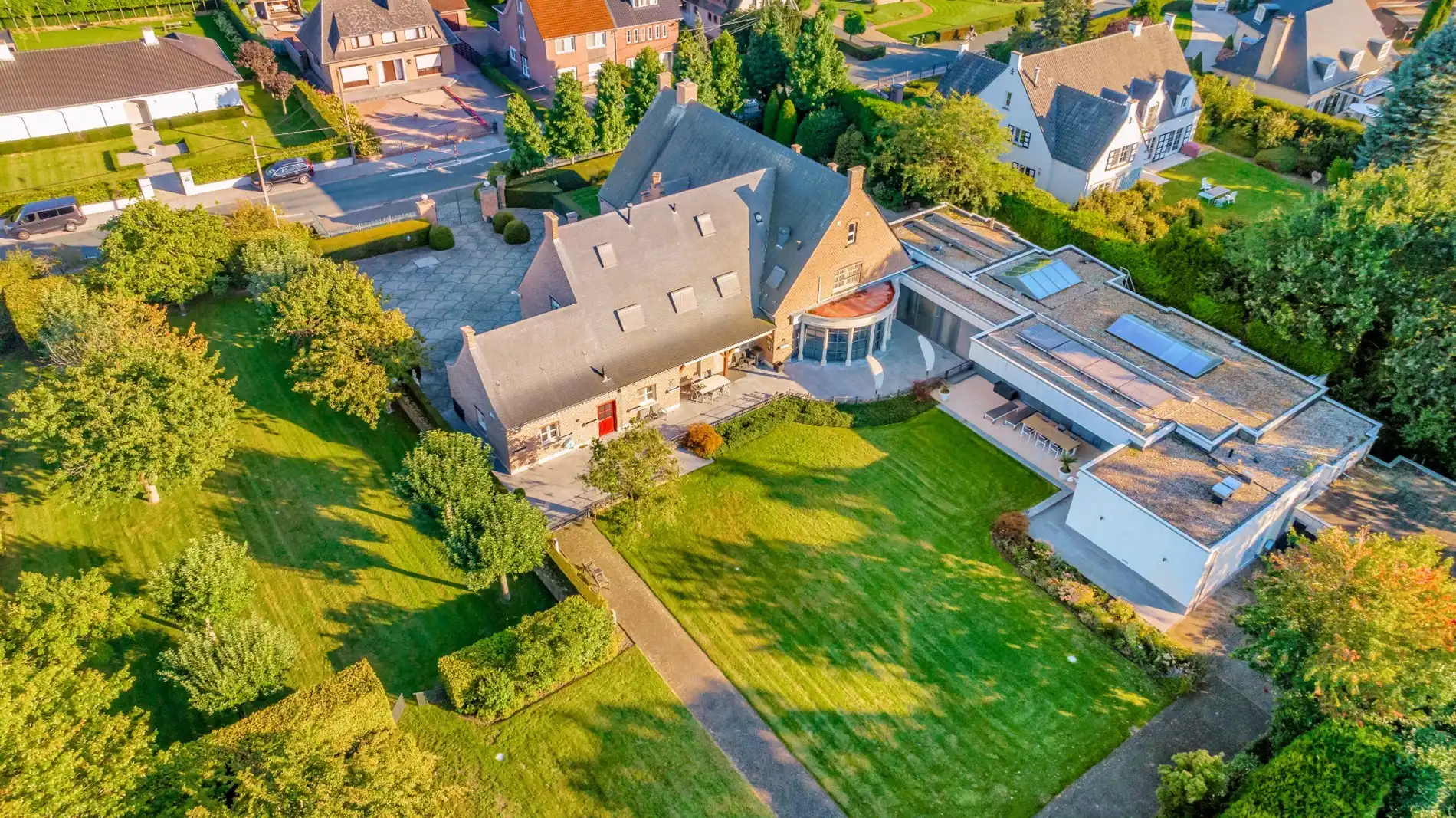 Royale villa in residentiële buurt  foto 3