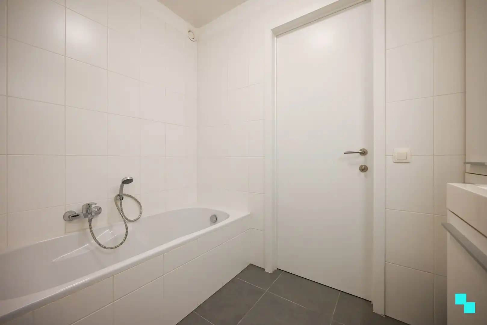 Lichtrijk tweeslaapkamer appartement te hartje Izegem foto 24