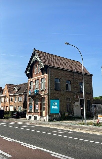PRAKTIJK/BUREELRUIMTE met WOONST te BRUGGE foto {{pictureIndex}}