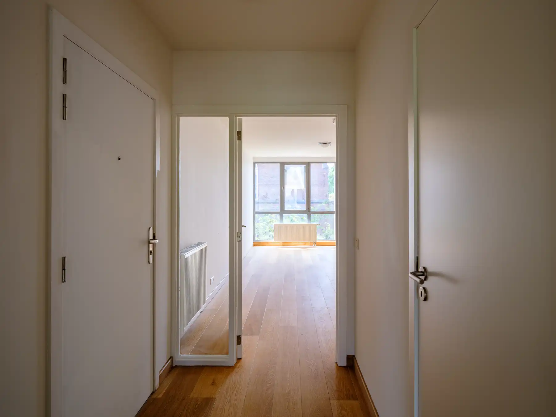 Lichtrijk appartement nabij de Coupure met ruime garageb foto 6