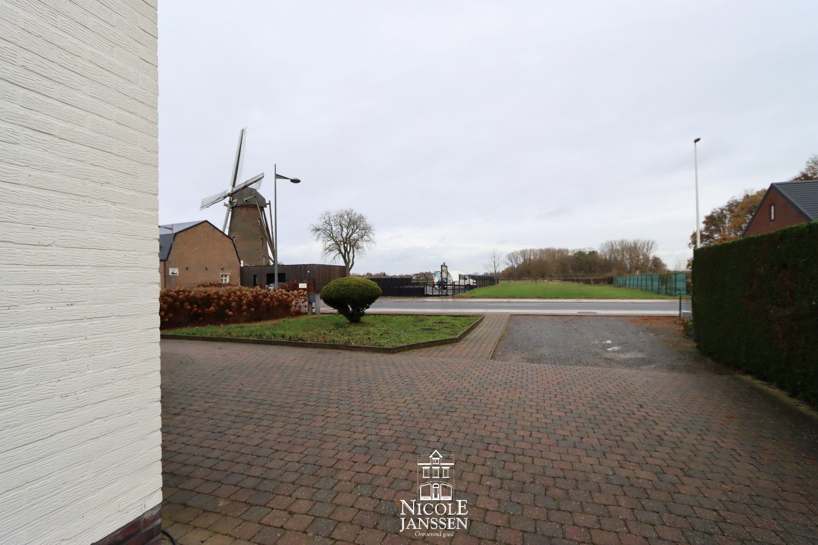 Ruime gezinswoning met loods  foto 32