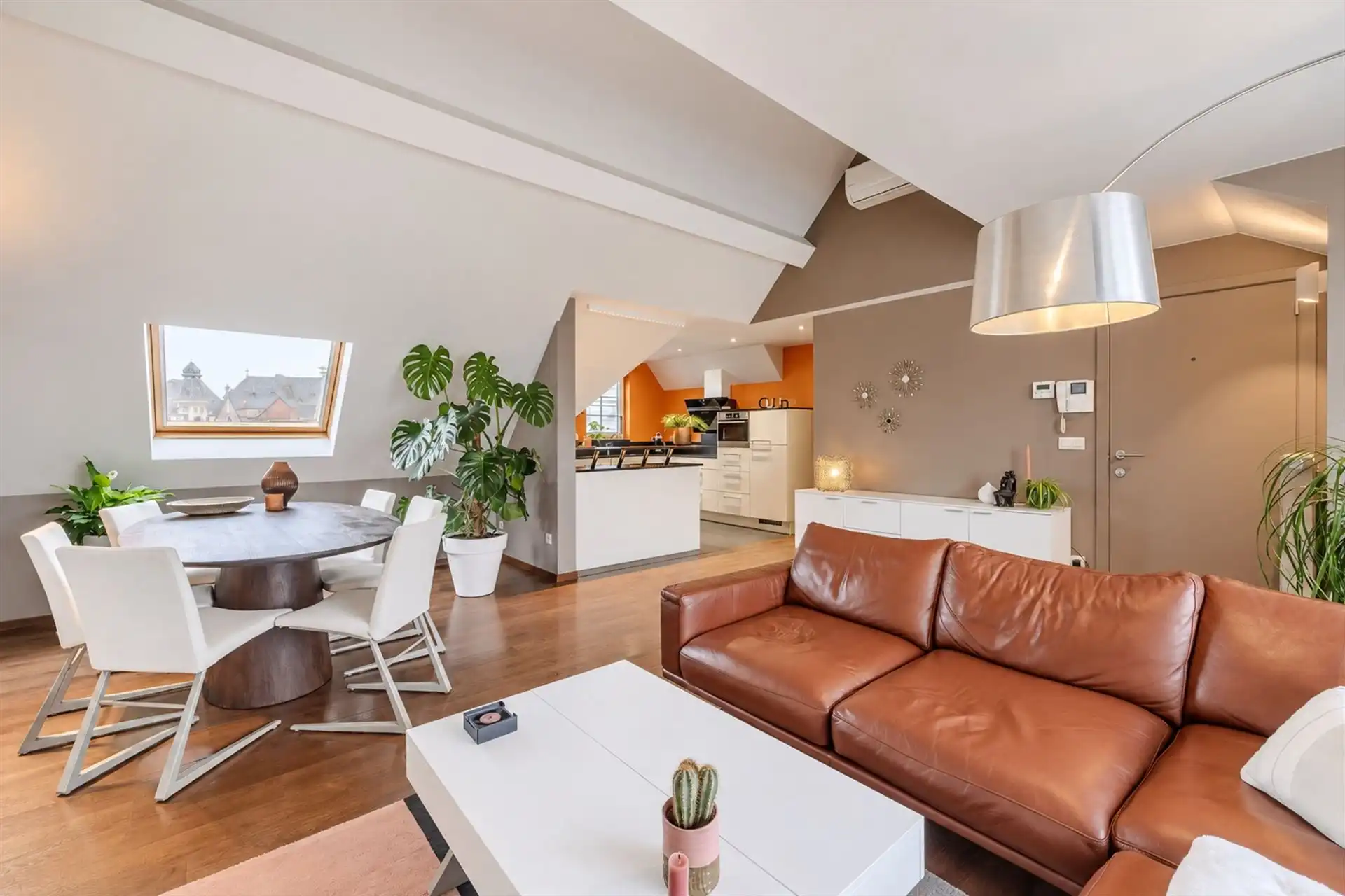 Ruim dakappartement met 50 m² zuidgericht terras + zolder foto 9