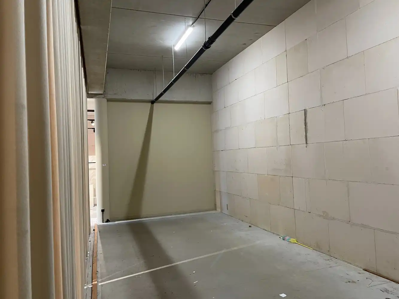 Handelsruimte of kantoorruimte te huur foto 11