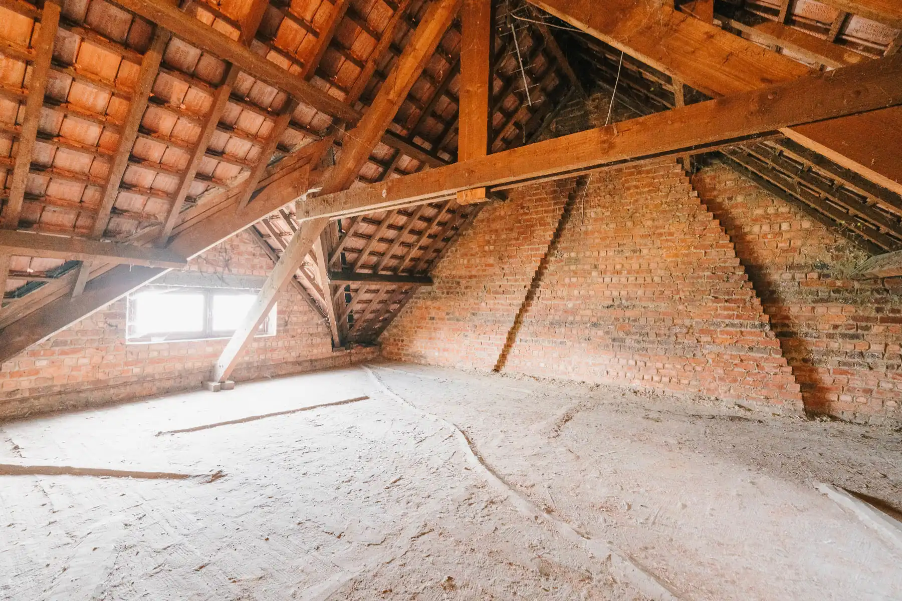 Gezellige, te renoveren open woning in een rustige straat foto 23