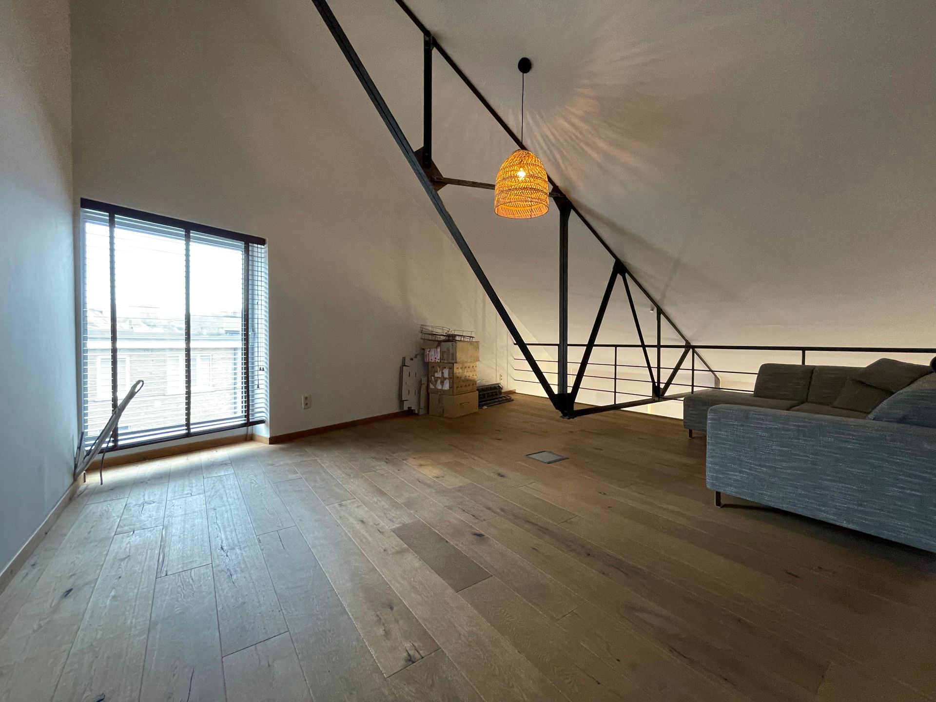 Ruime en lichtrijke kantoorloft te huur in centrum Oudenaarde foto 6