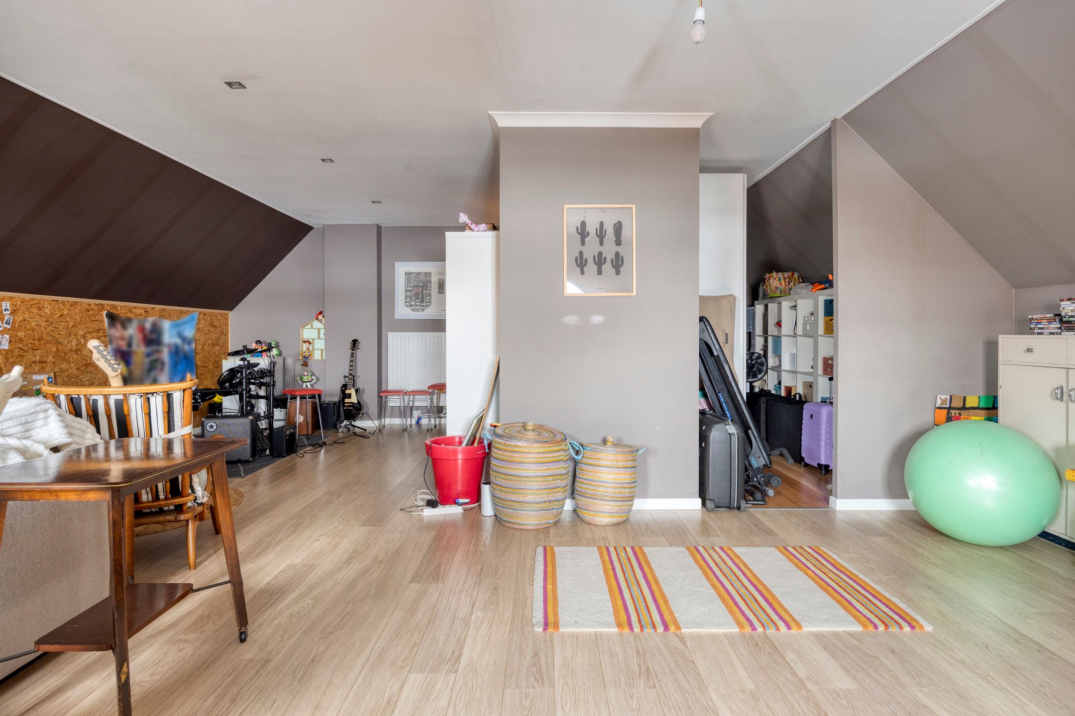 Zeer ruime Kwadraat-woning met 5 slaapkamers en 2 badkamers foto 26