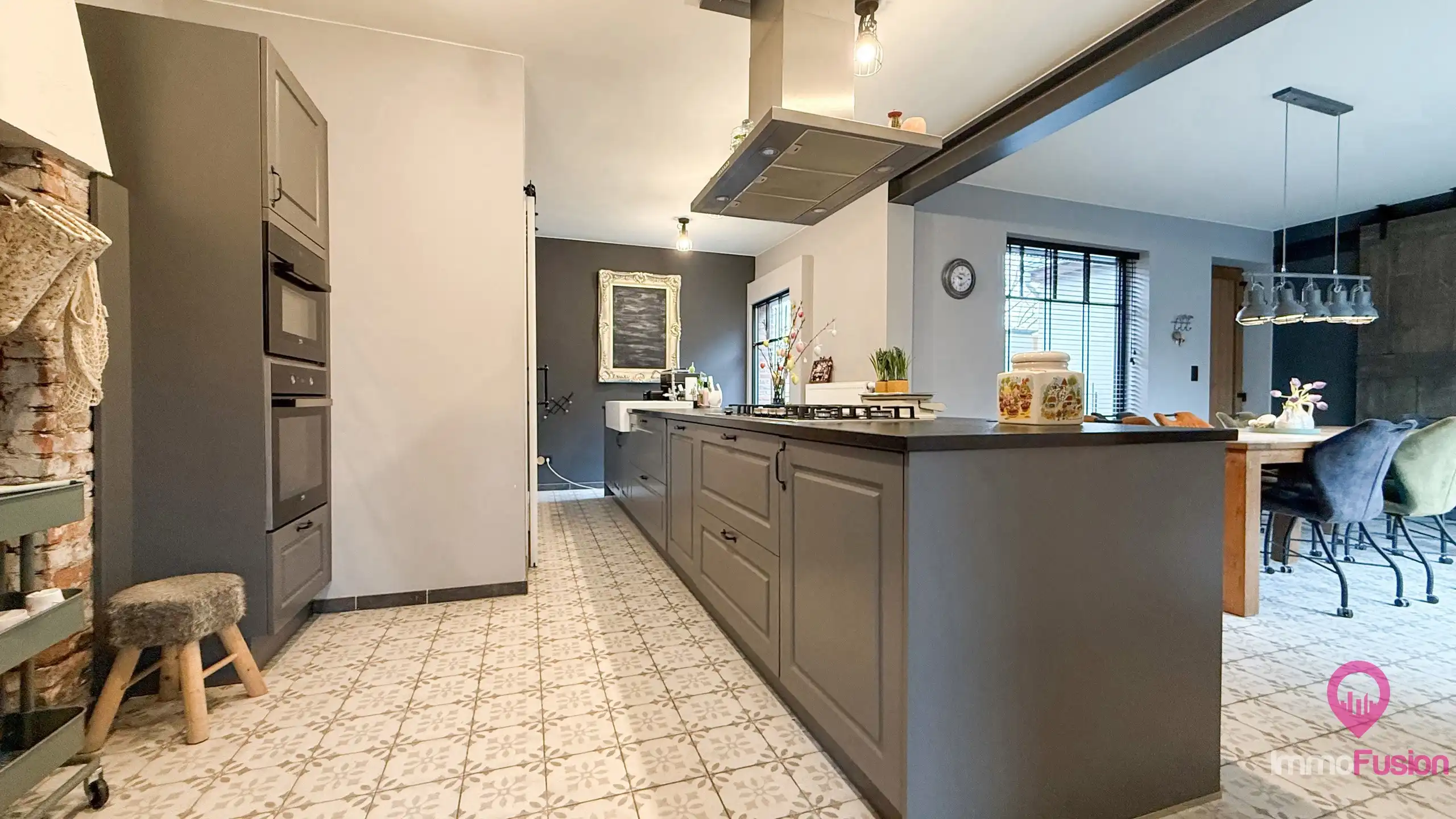 Gerenoveerde landelijk moderne woning op 28 are met 4 suites! foto 12