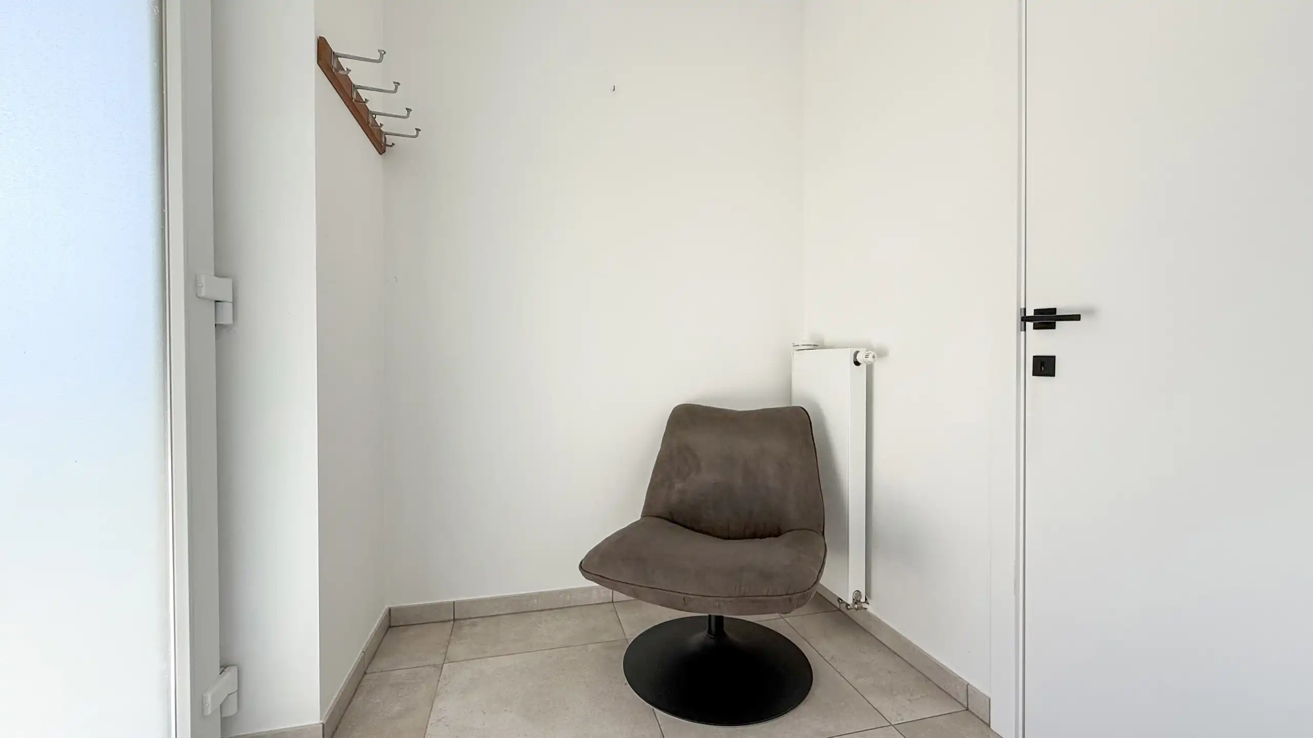 Instapklare energiezuinige woning (2020) met tuin en carport foto 31