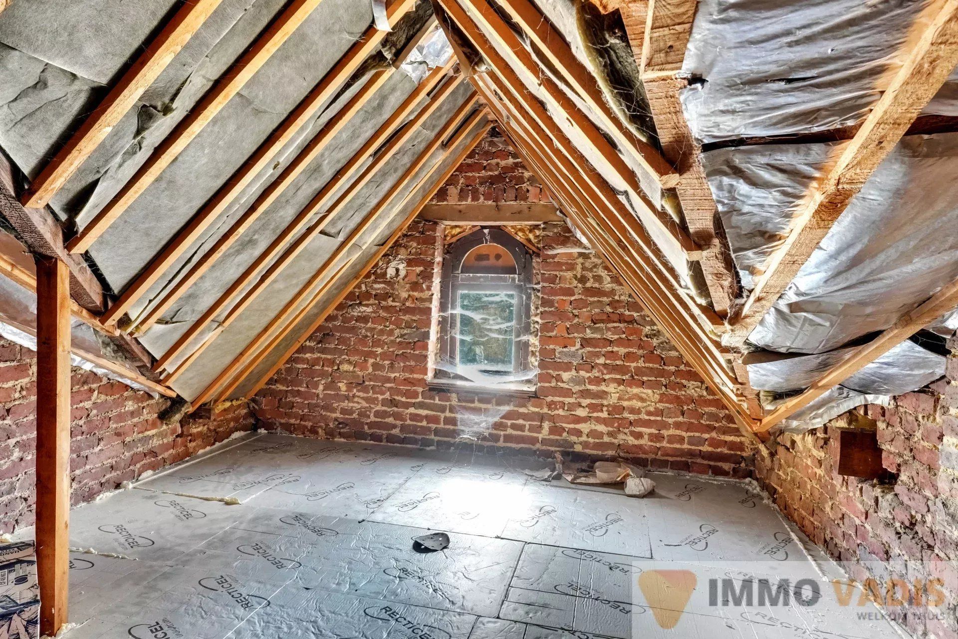 Stadswoning met garage, 2 slaapkamers en 2 badkamers, op een toplocatie in het centrum. Een verborgen parel in het hart van de stad. foto 21