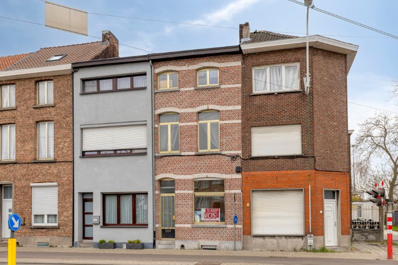 Aangename op te frissen woning met drie slaapkamers foto 8
