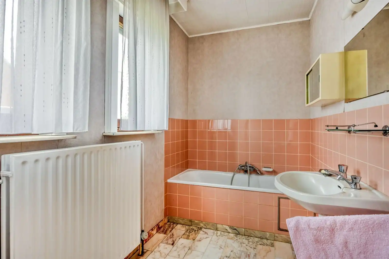 Alleenstaande woning met schuur en omliggende weiden  foto 9