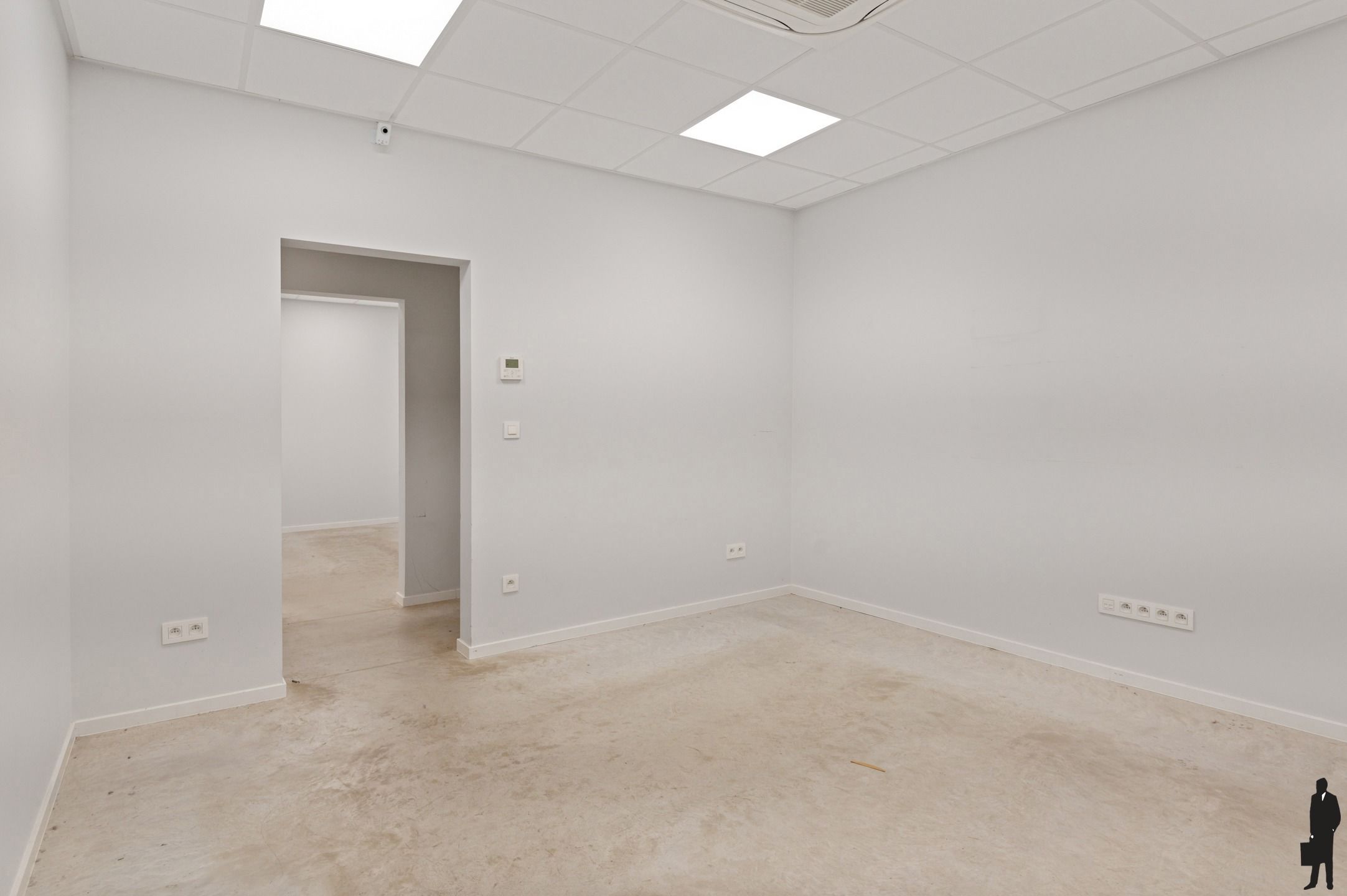 Recent handelspand (ca. 120m²) met autostaanplaats foto 8