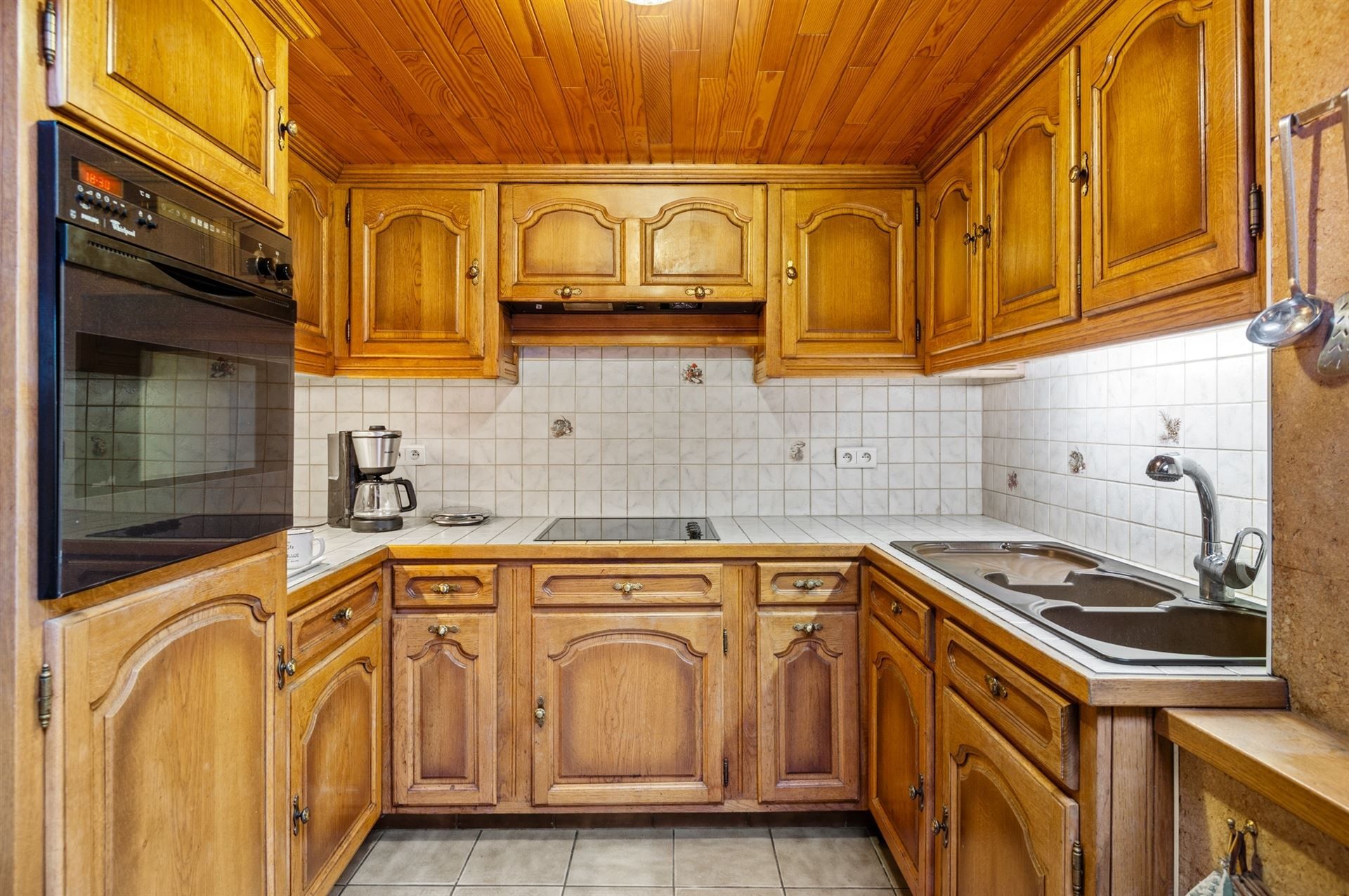 RUIME 5-SLPK-WONING MET GROTE TUIN foto 9