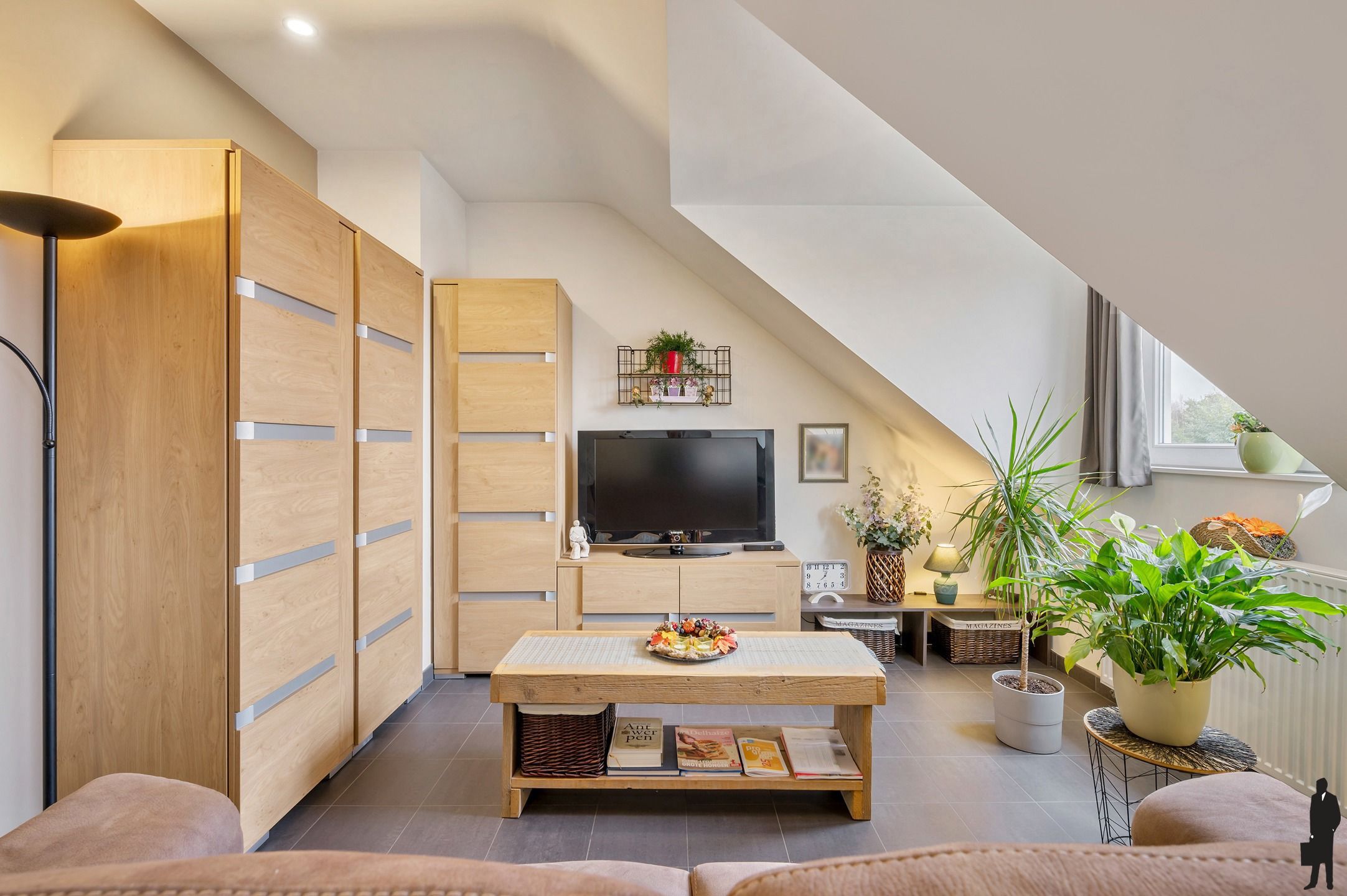 Polyvalent gebouw met 60 parkeerplaatsen en appartement! foto 15