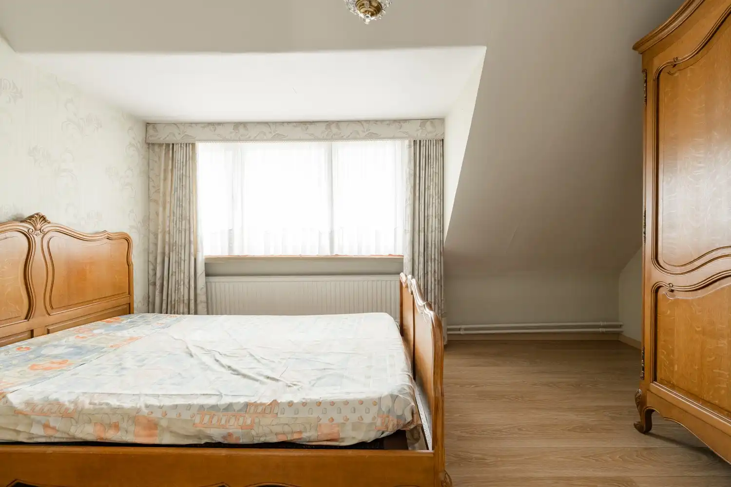 Charmante op te frissen woning van 187 m² op een toplocatie in Pelt! foto 28