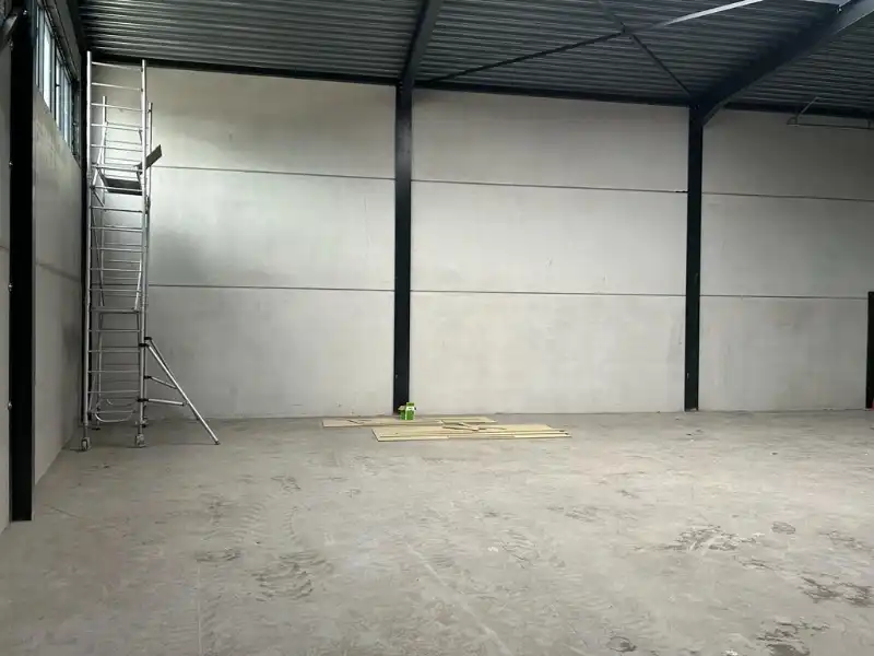 Recente KMO-unit van 246 m² op toplocatie nabij de R4 foto 5