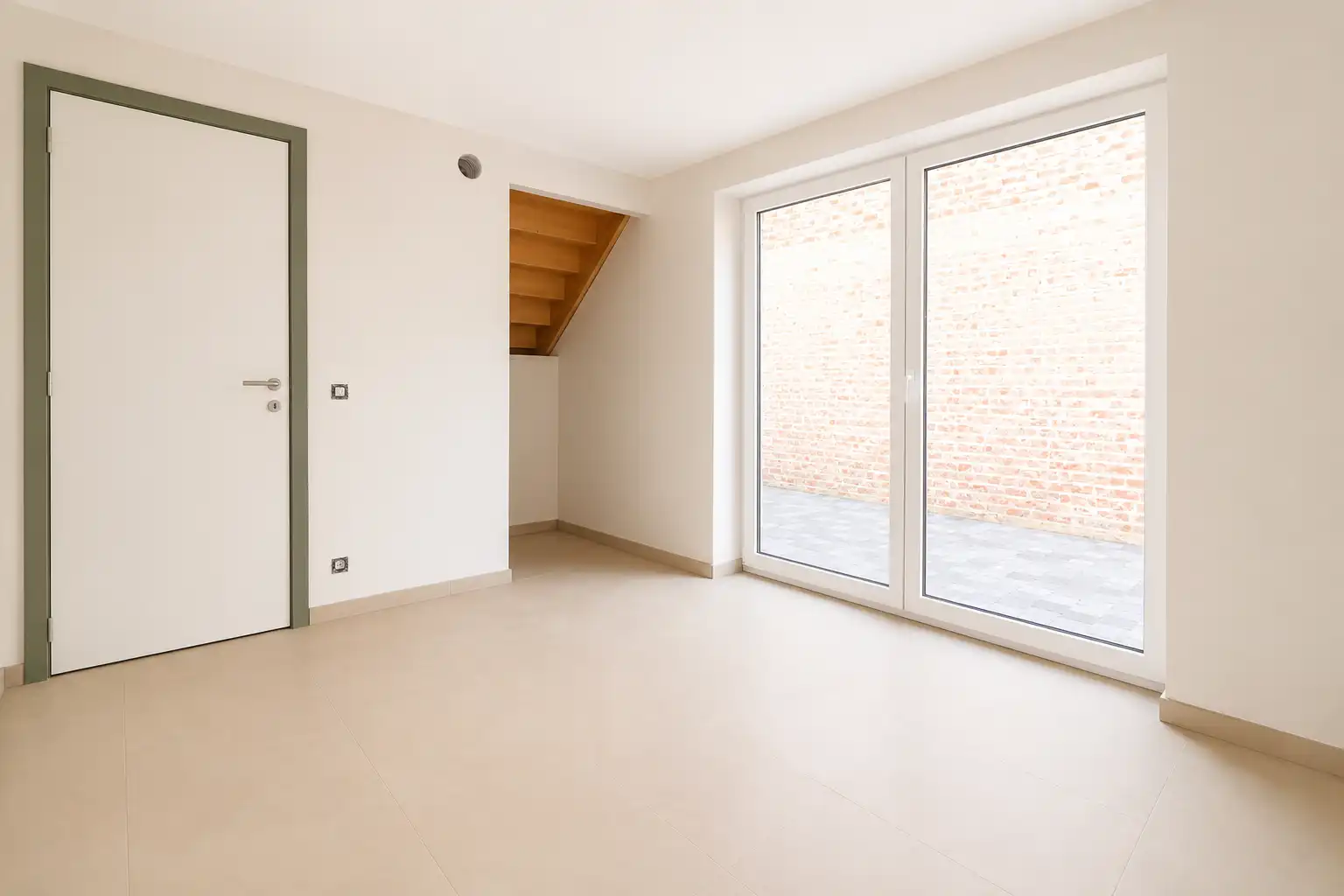 Zeer ruim en instapklaar gelijkvloersappartement (105 m²) met 2 slaapkamers en grote tuin. foto 4