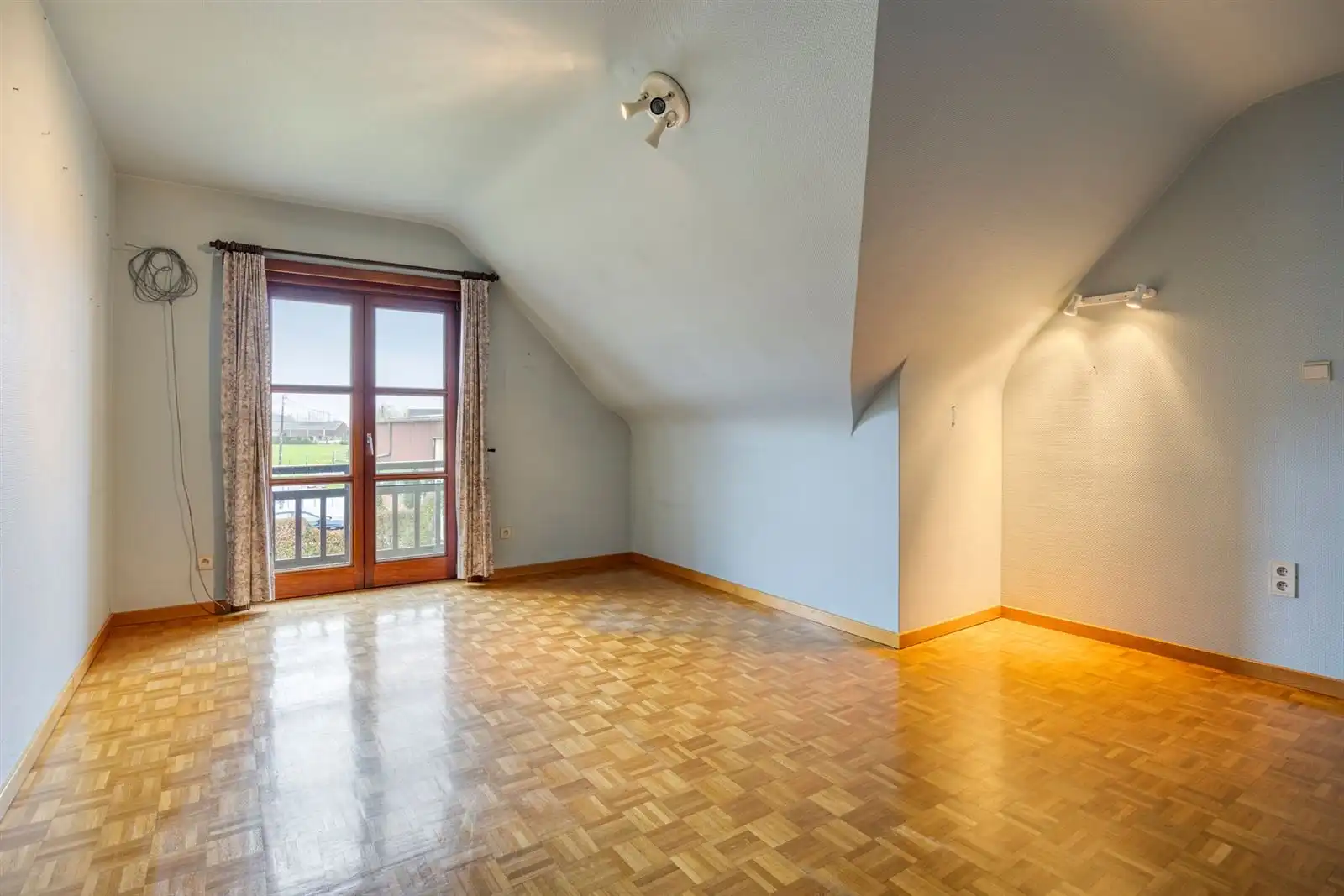 Riante open bebouwing in rustige straat foto 26