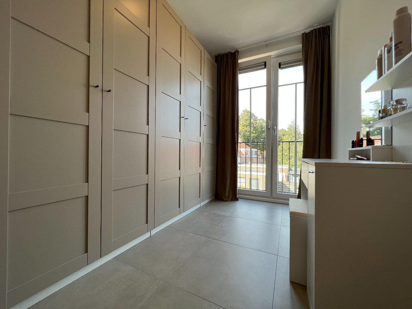 Modern driekamer appartement in Aardenburg foto 8