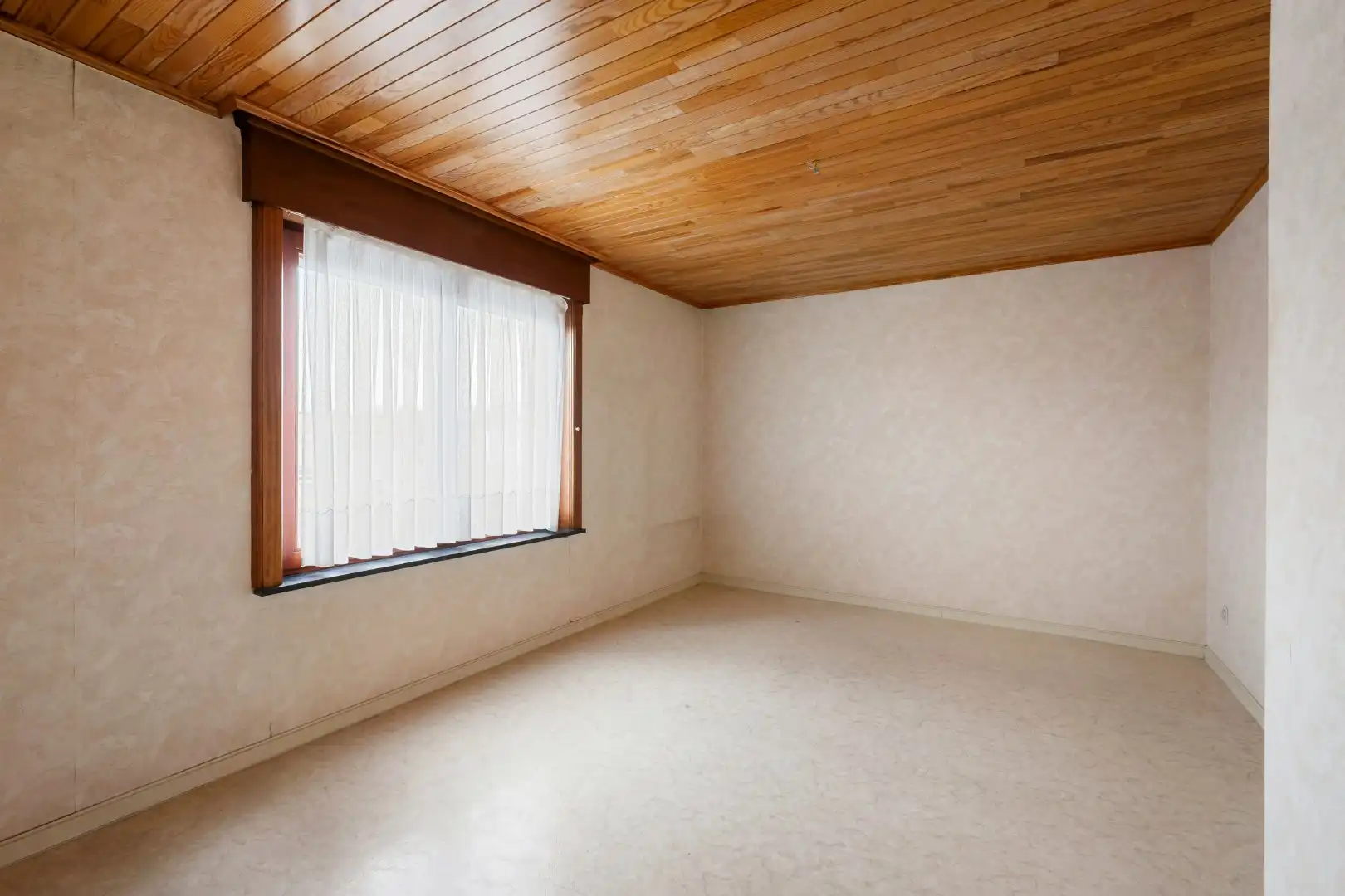 Woning met 4 slaapkamers, tuin, garage en oprit in Dadizele foto 12