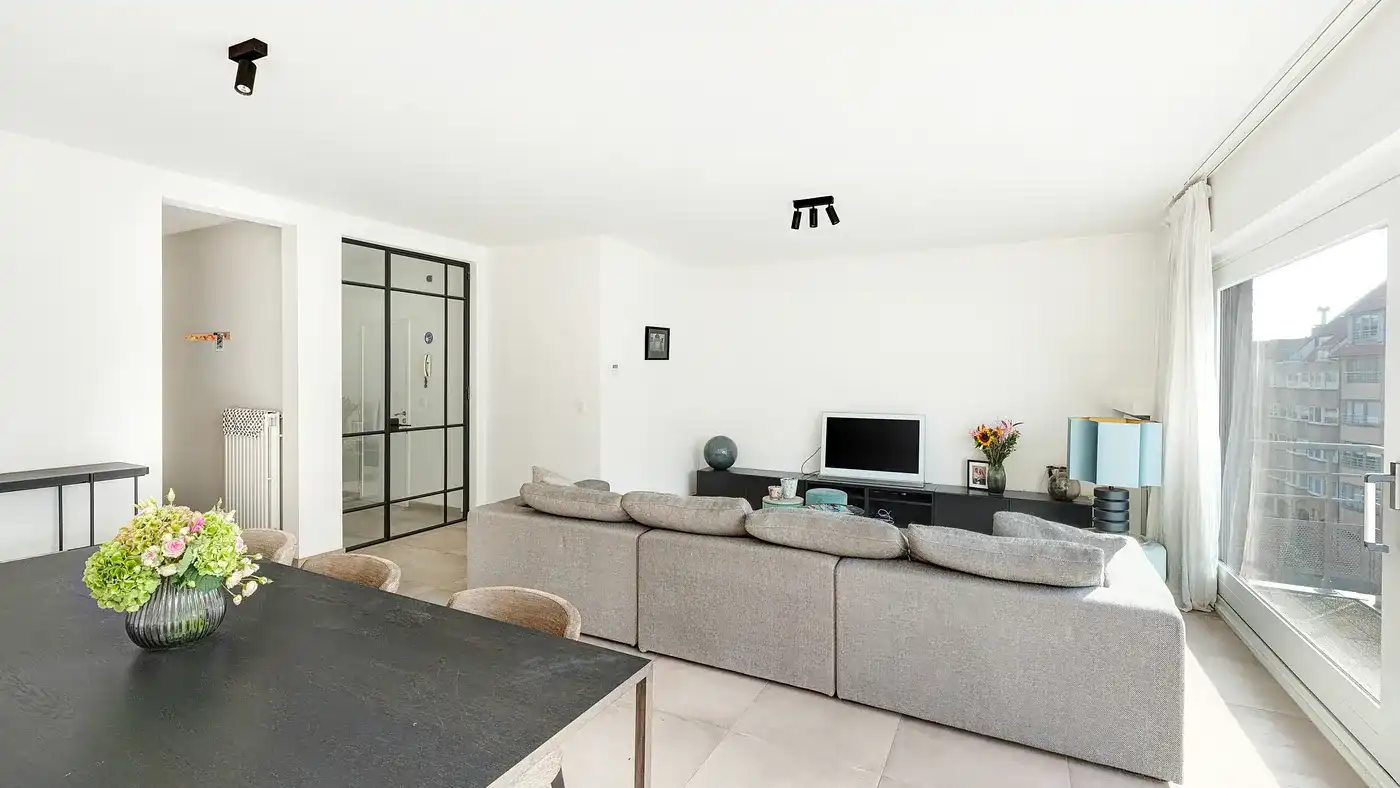Breed en zonnig appartement van 114m² op een zucht van de Zeedijk in centrum Knokke - parkeerplaats aanwezig foto 7