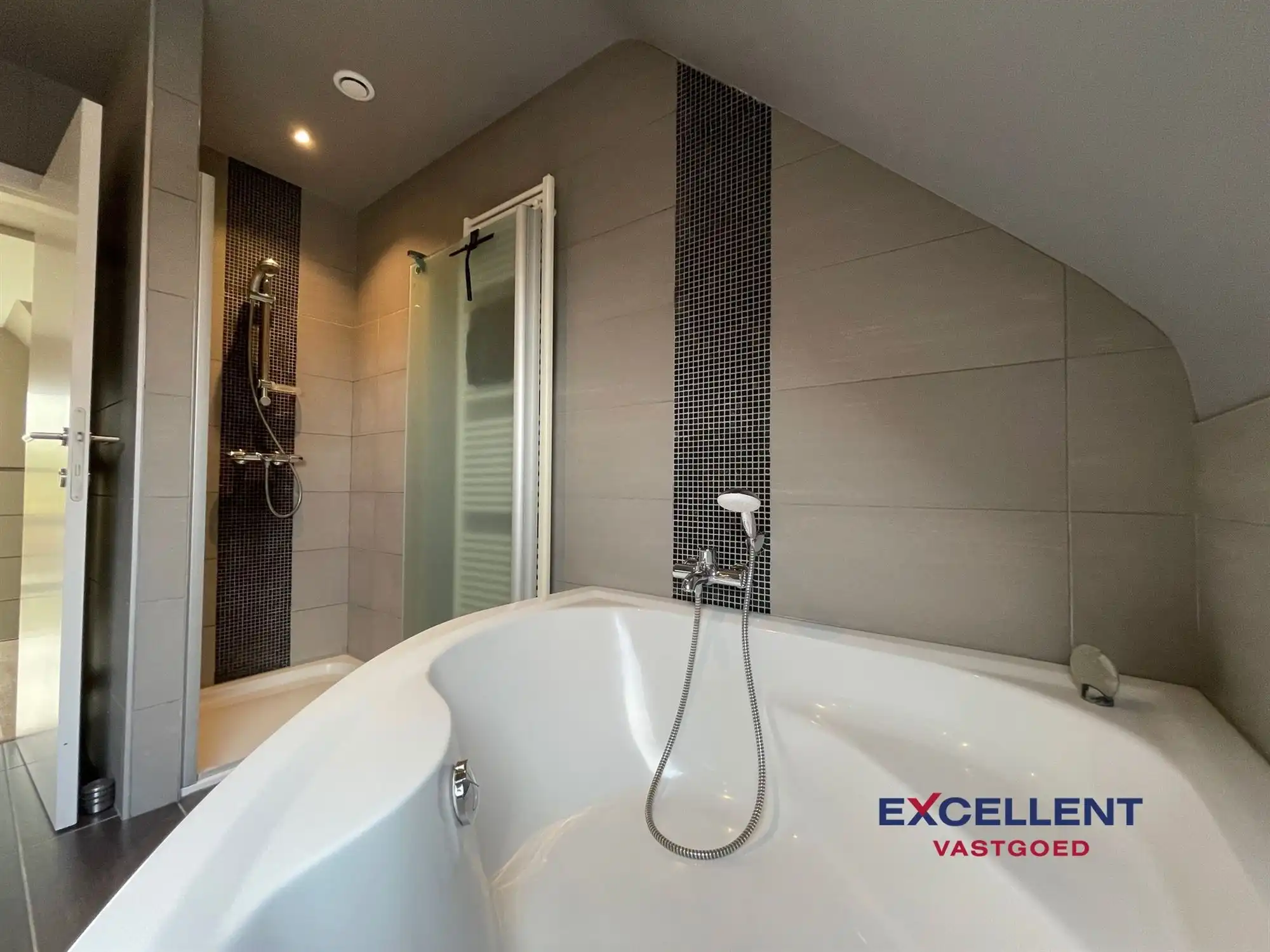 Prachtige vrijstaande woning te huur in doodlopende straat Leerne! foto 20