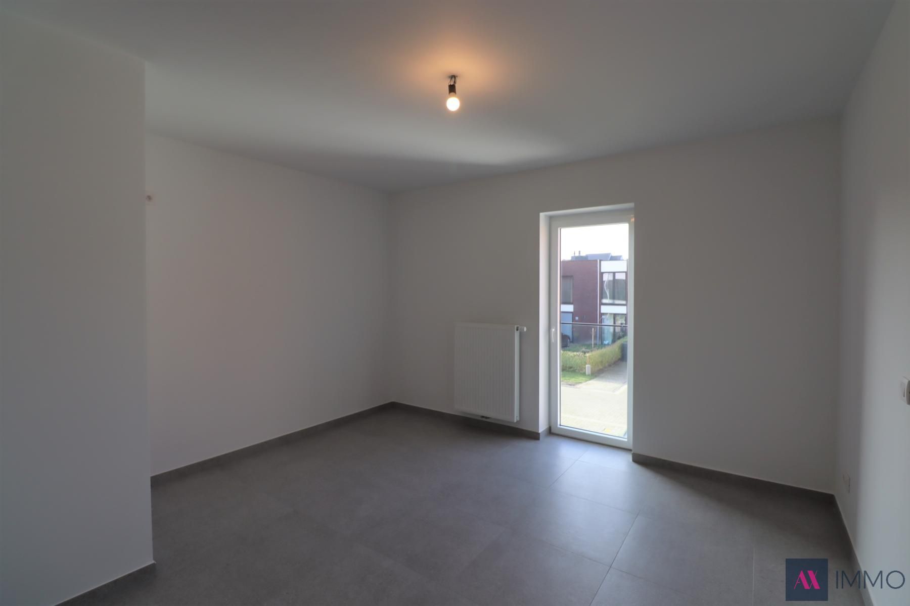 Recent 2 slpk-appt. met terras en autostaanplaats foto 6