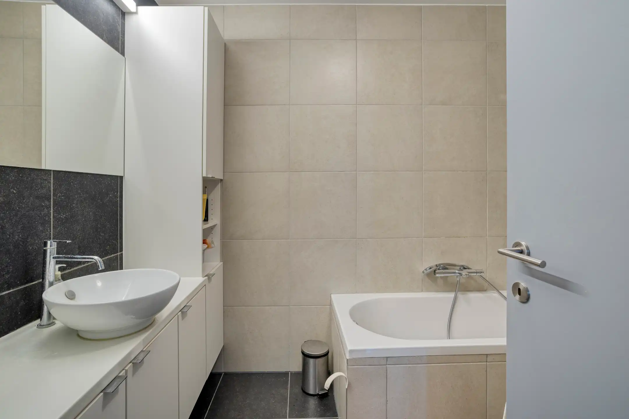 Recent 2 slaapkamer appartement met 3 terrassen in Wezemaal foto 12