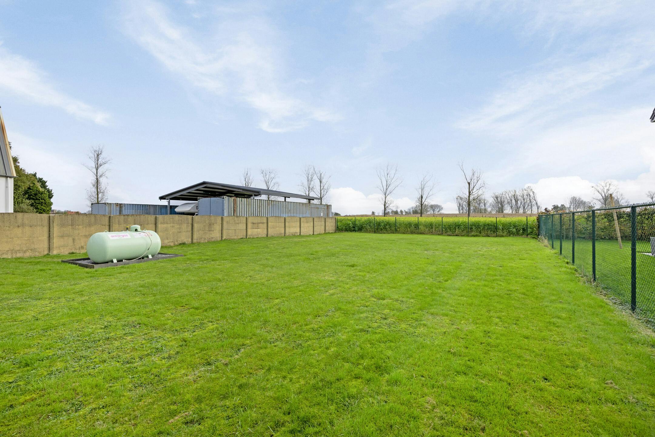 Instapklaar handelshuis op toplocatie in Dilsen te koop foto 18