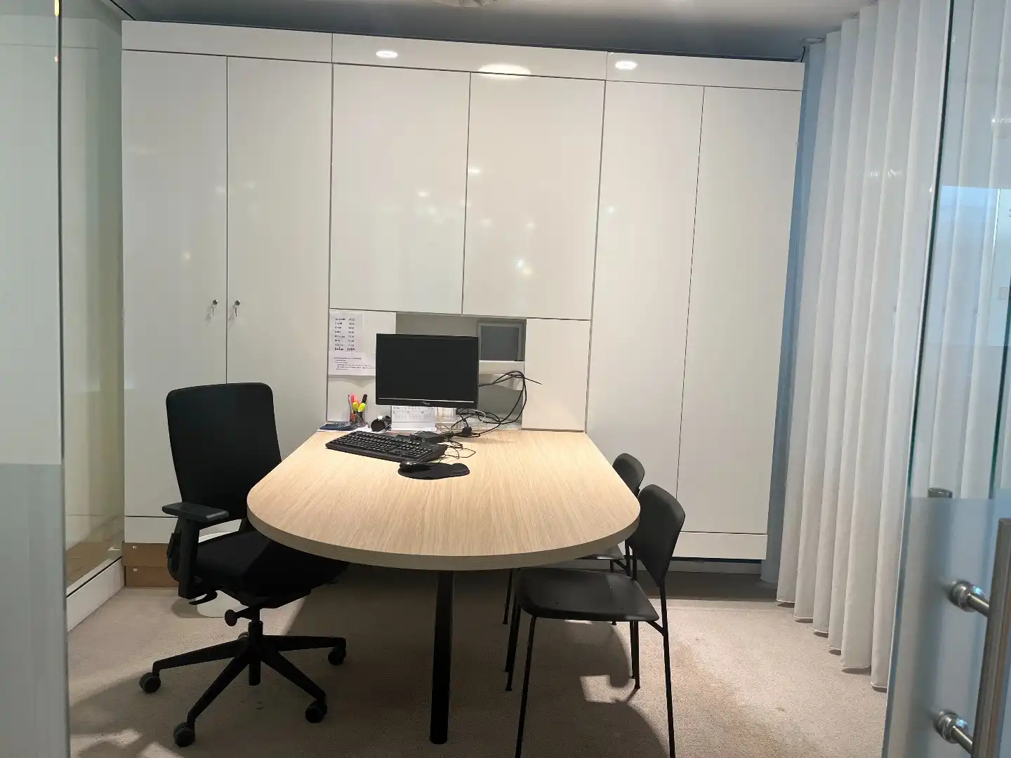 Ruim goed gelegen handelspand centrum Lommel foto 12