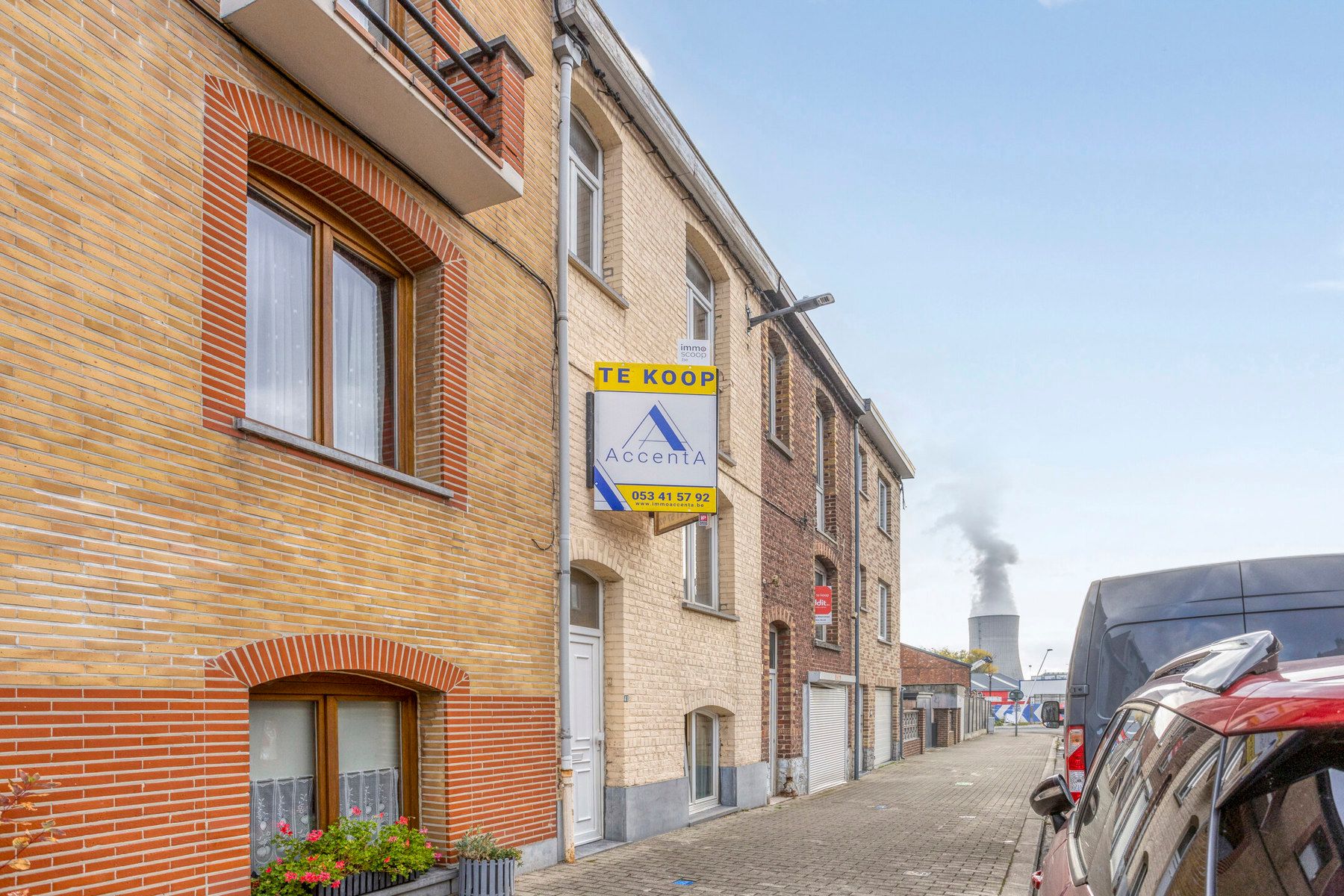 Te renoveren woning met zeer goede ligging! foto 3