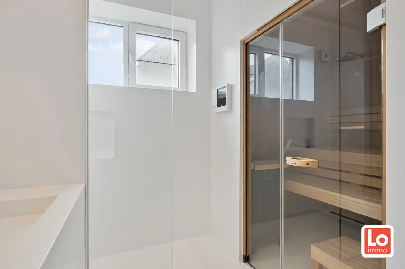 VERKOCHT! Instapklare, modern gerenoveerde lichtrijke stadswoning op een rustige locatie nabij het centrum van Gent! foto 13