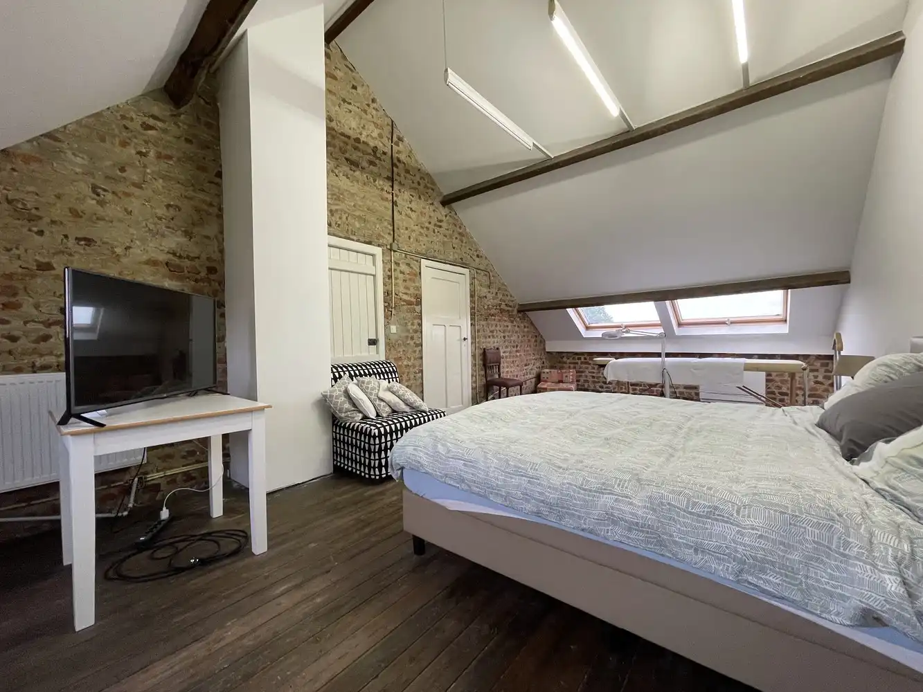 Unieke gerenoveerde woning met 5 slaapkamers en bureau foto 27