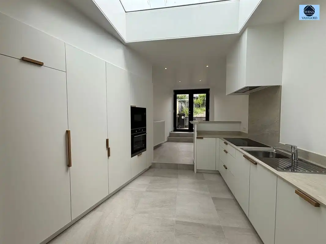 GERENOVEERDE WONING MET 3 KAMERS EN TUIN foto 2