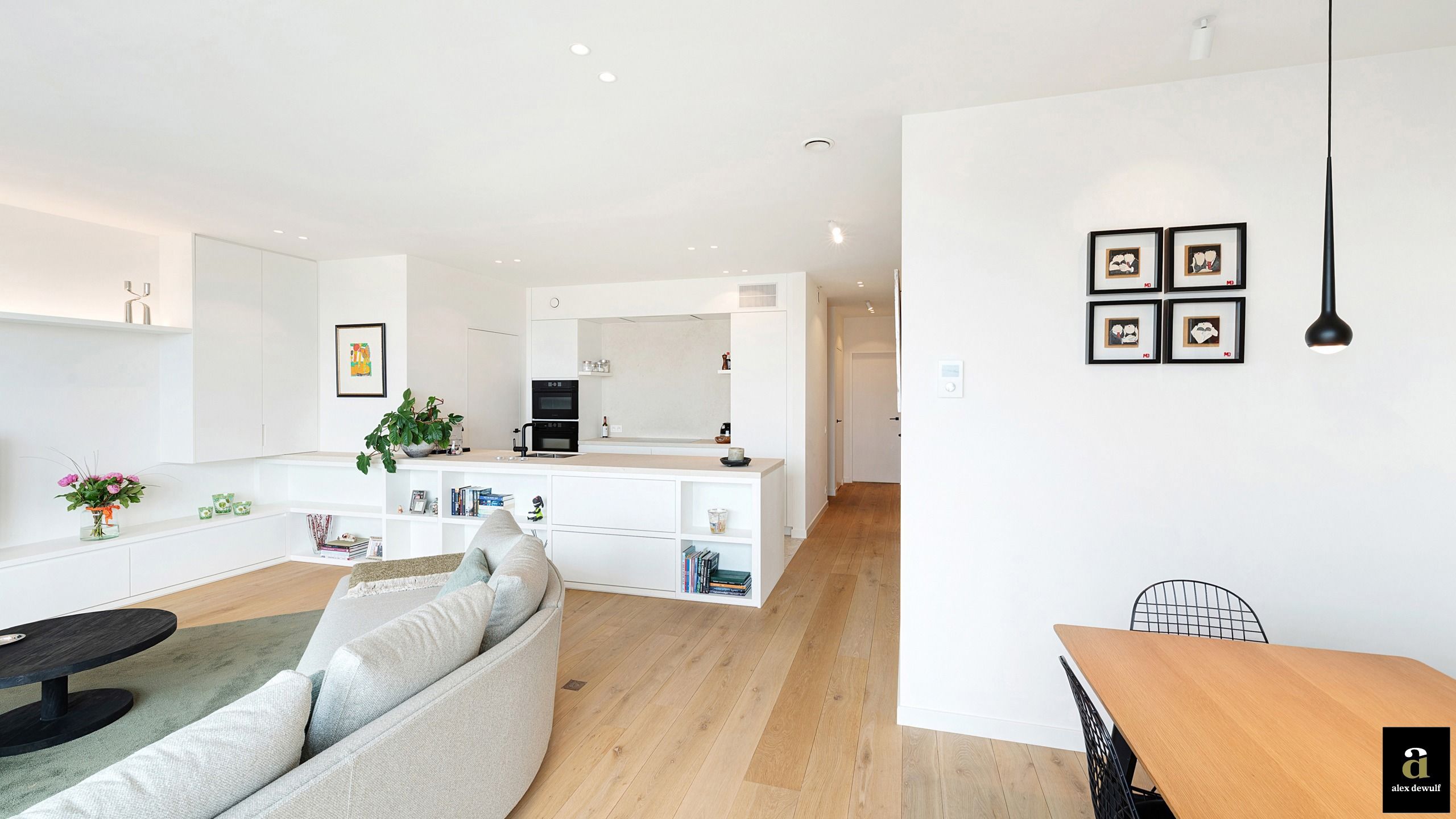 Exclusief zongericht  ruim appartement met open zicht en dubbele autostaanplaats [Koningslaan]. foto 7