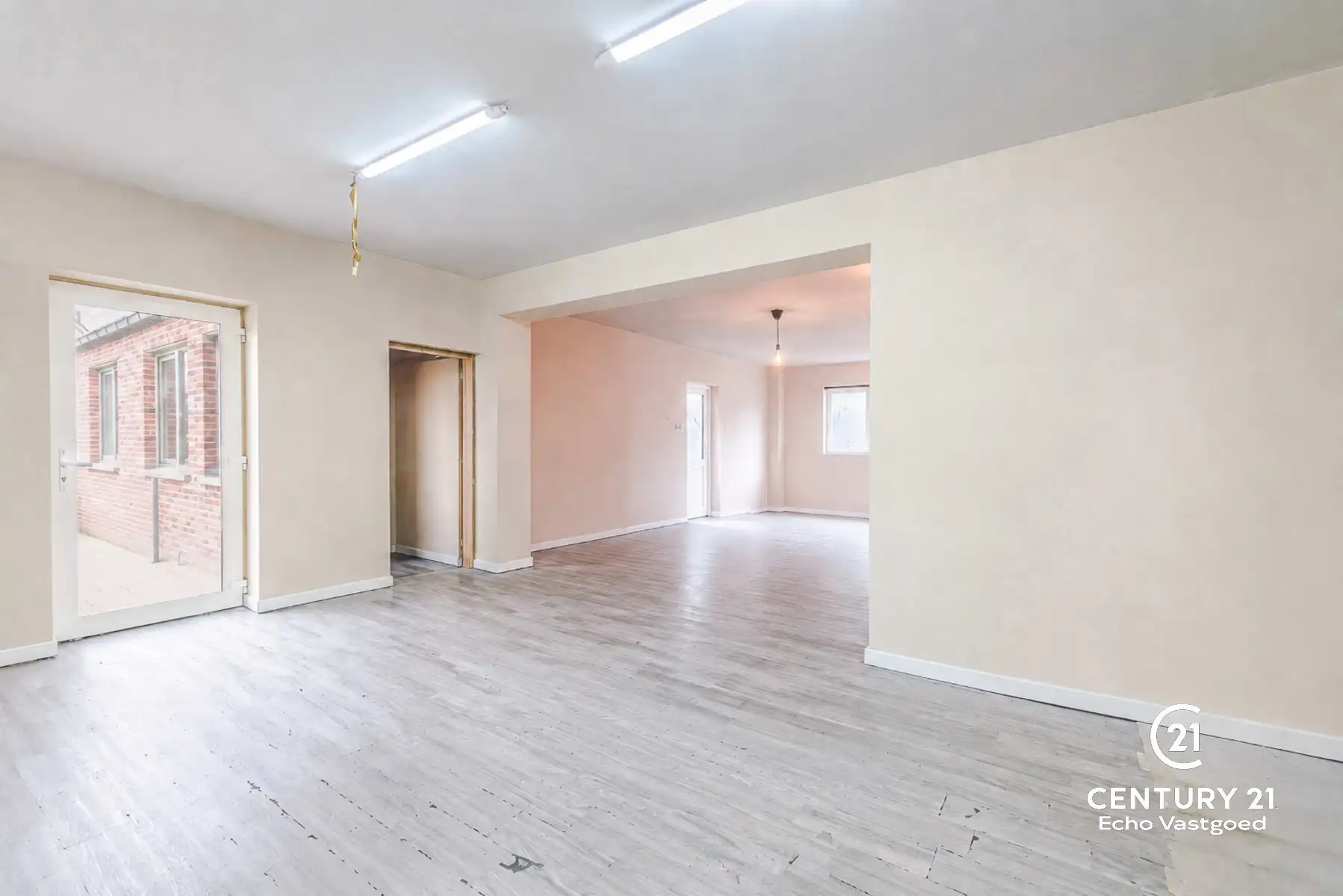ruime woning met 4 slaapkamers op een fraai hoekperceel  foto 4