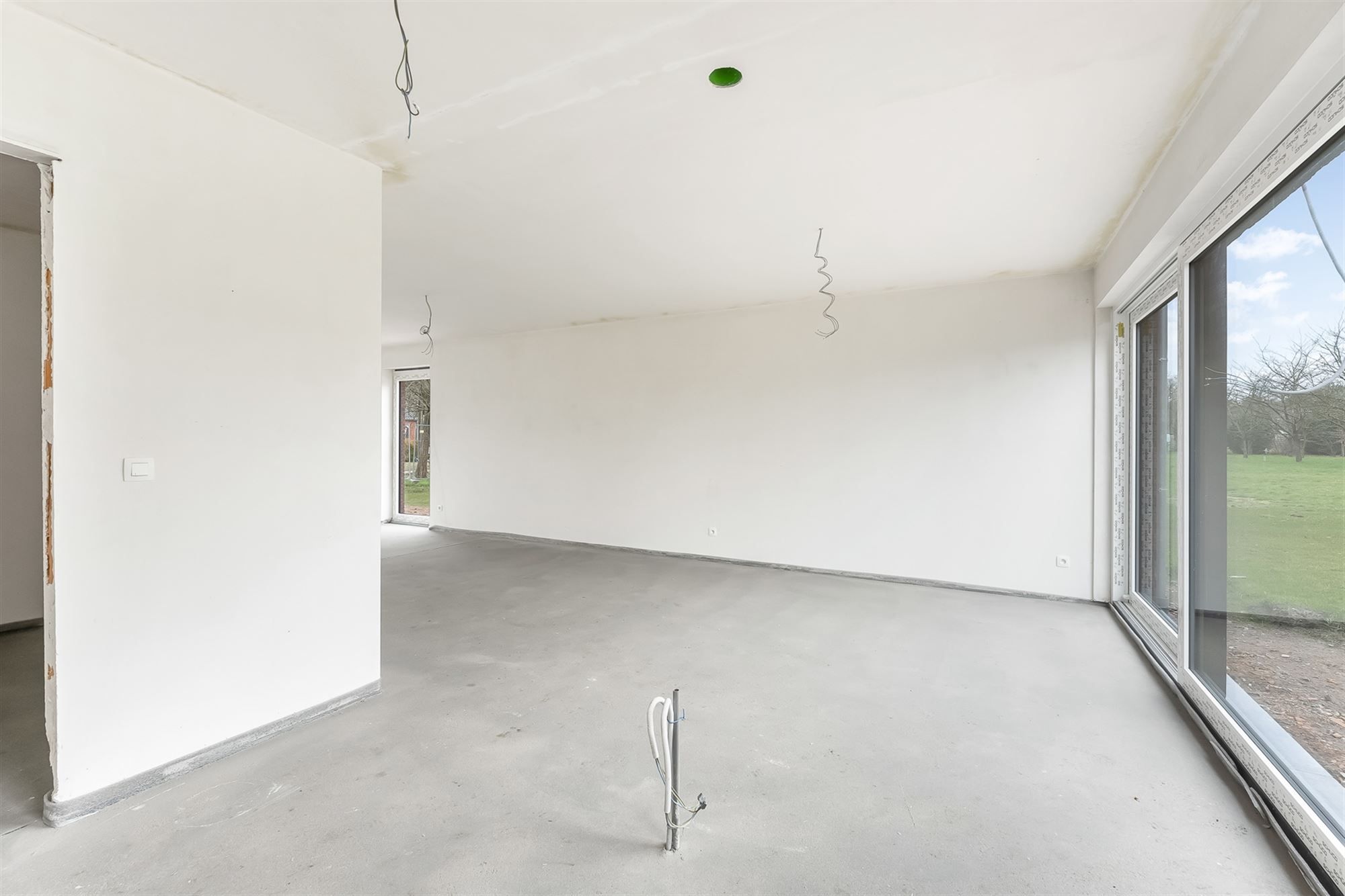 VOLLEDIG AFGEWERKTE NIEUWBOUWWONING IN DOODLOPENDE STRAAT foto 6