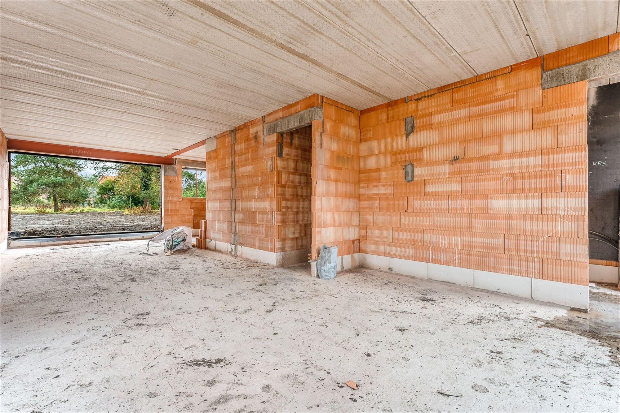 VOLLEDIG AFGEWERKTE NIEUWBOUWWONING IN DOODLOPENDE STRAAT foto 6