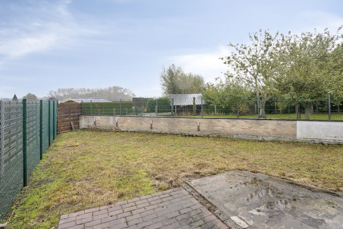 Te renoveren huis te koop met garage in Aartrijke foto 13