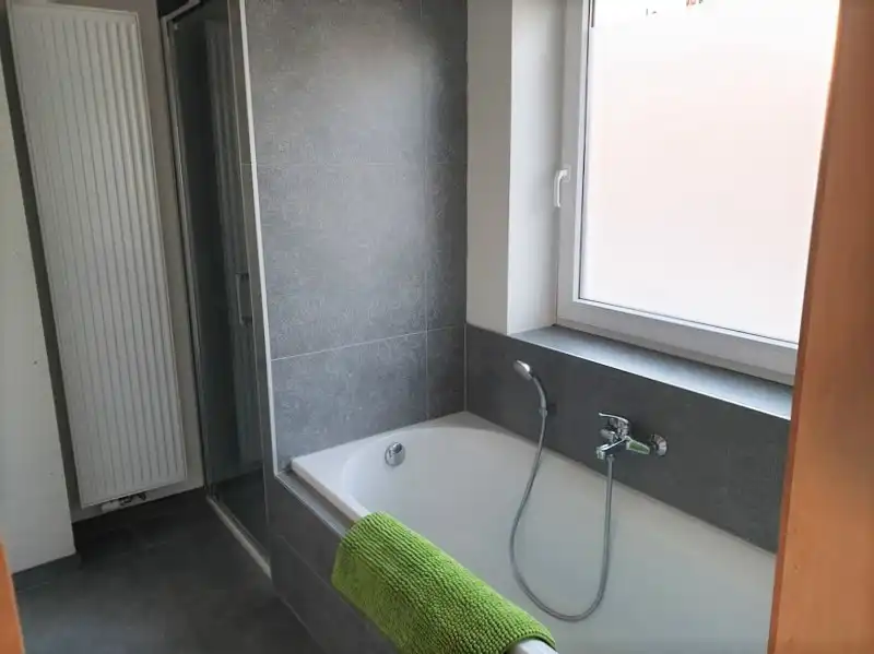 Moderne gezinswoning TE HUUR met carport en 3 slaapkamers,  tuin met terras op boogscheut van centrum Avelgem. foto 9