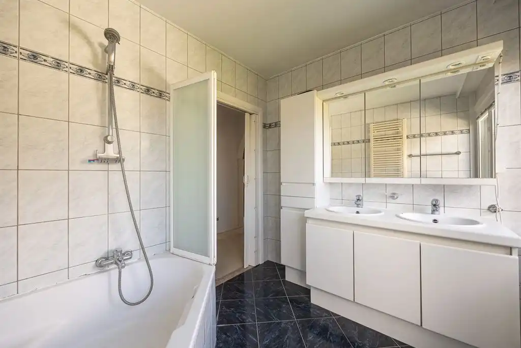 Instapklare villa met 4 à 5 slpk, tuin en EPC B  foto 15