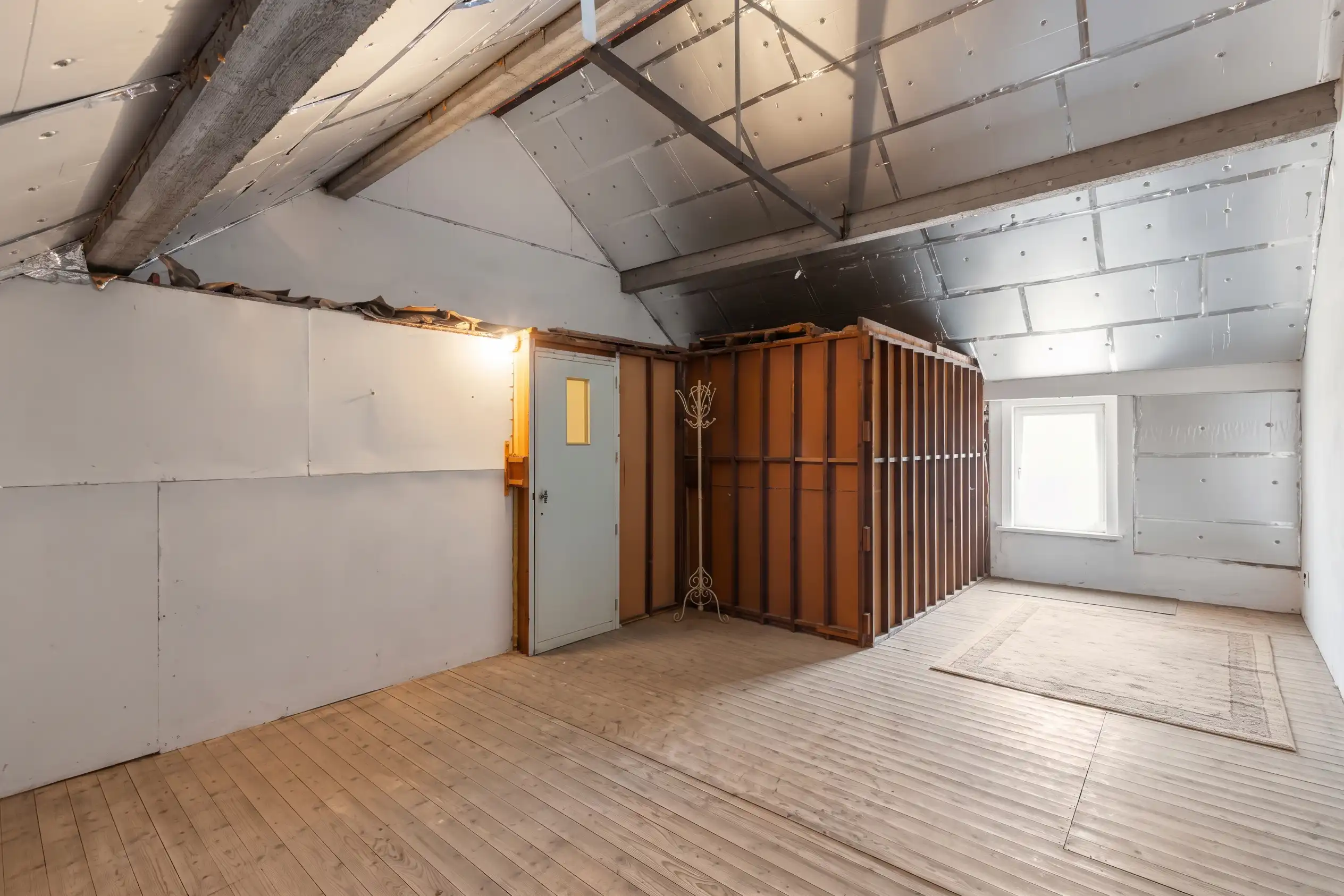 Te renoveren woning met veel potentieel in Sint-Michiels! foto 14