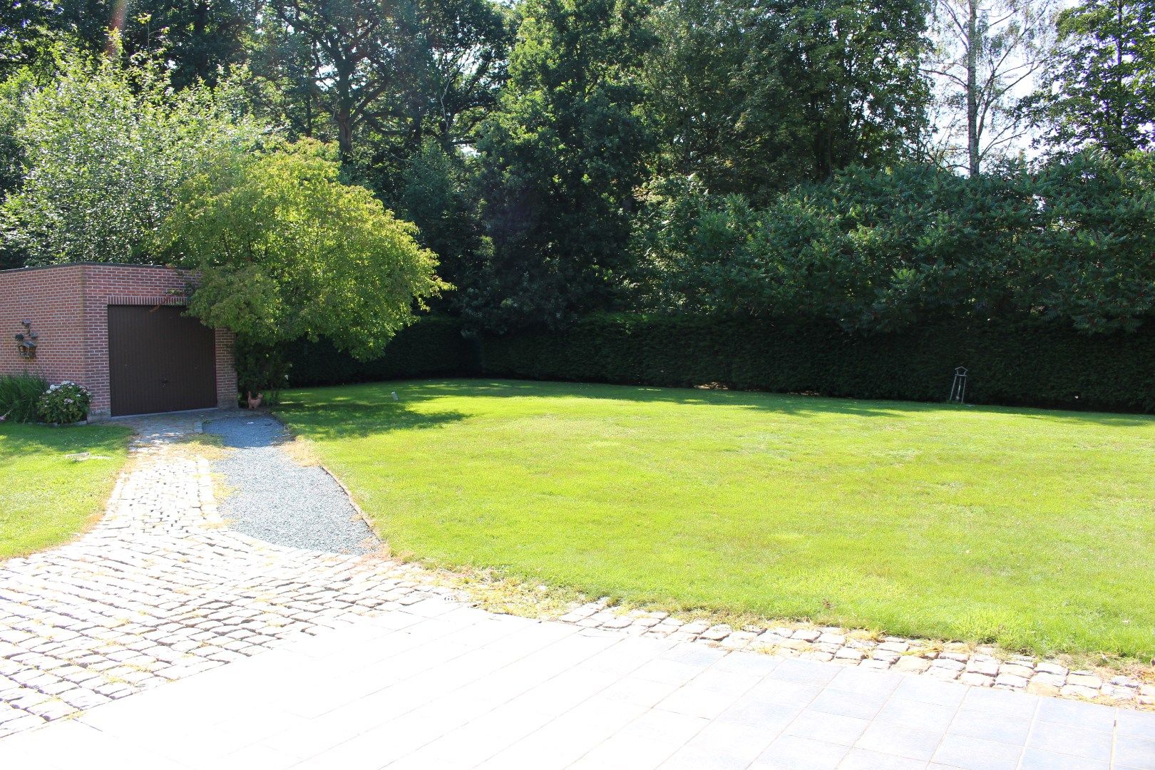 Rustig gelegen woning met grote tuin foto 7