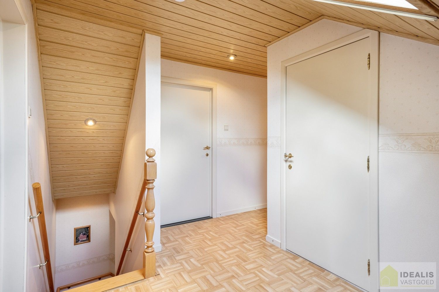 KNAPPE EN INSTAPKLARE WONING MET 4 SLAAPKAMERS, INPANDIGE ÉN VRIJSTAANDE GARAGE, HEERLIJK TERRAS OMGEVEN DOOR EEN PRACHTIGE TUIN foto 24