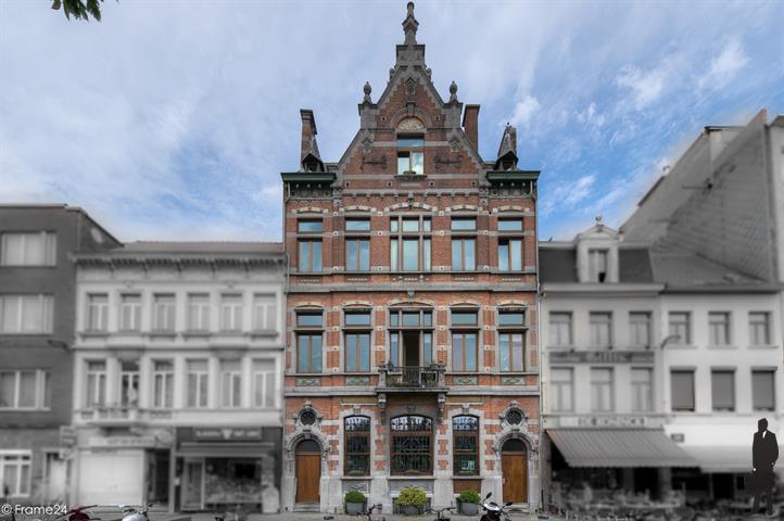 Volledig gerenoveerd opbrengsteigendom  foto {{pictureIndex}}