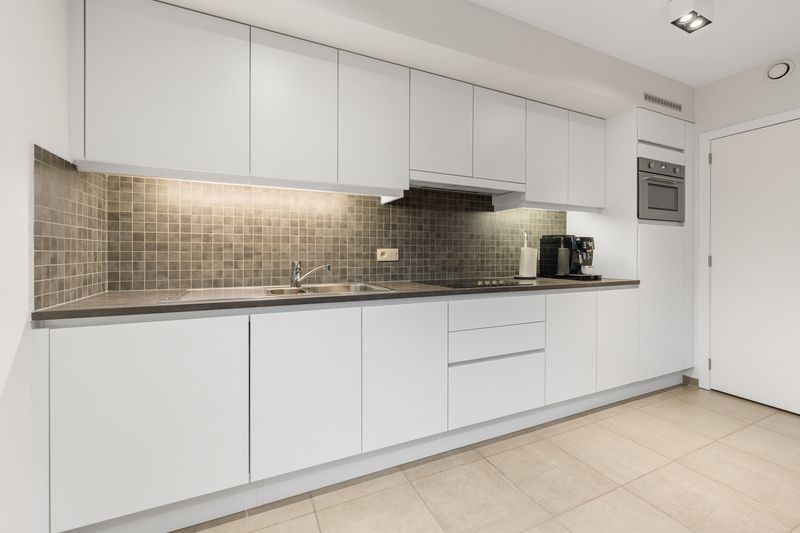 Roeselare-Centrum – UNIEK woonconcept gelijkvloers appartement met tuin, terras & garage in hippe wijk OVERSTATIE foto 7