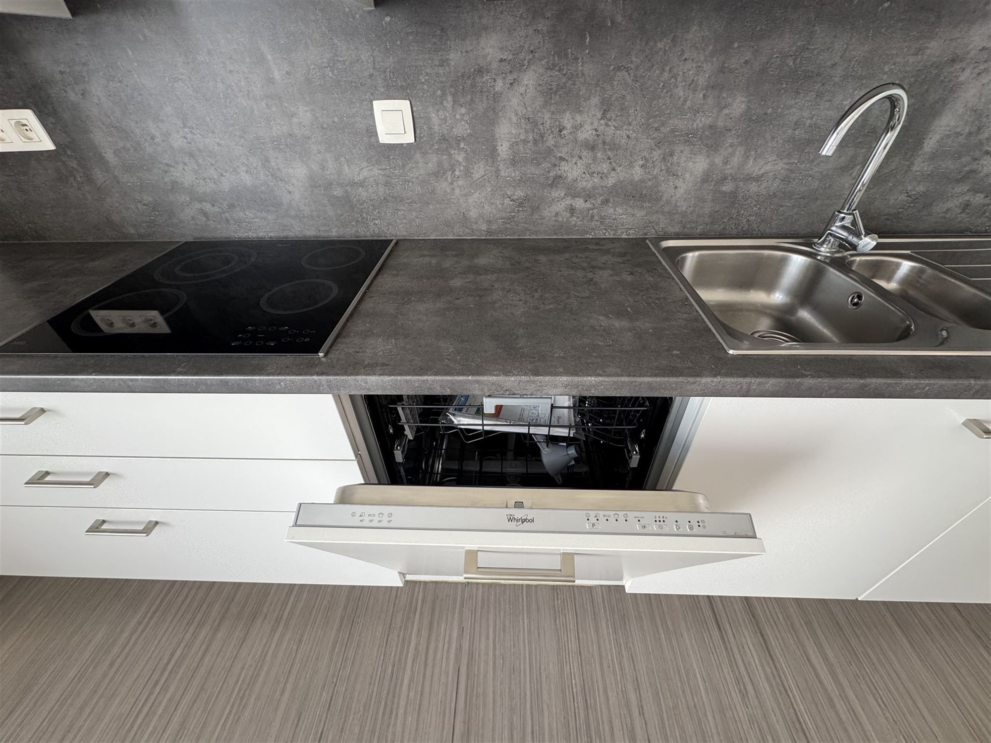 PERFECT ONDERHOUDEN RUIM APPARTEMENT (138M²) MET 3 SLAAPKAMERS EN 2 TERRASSEN TE BERINGEN foto 5