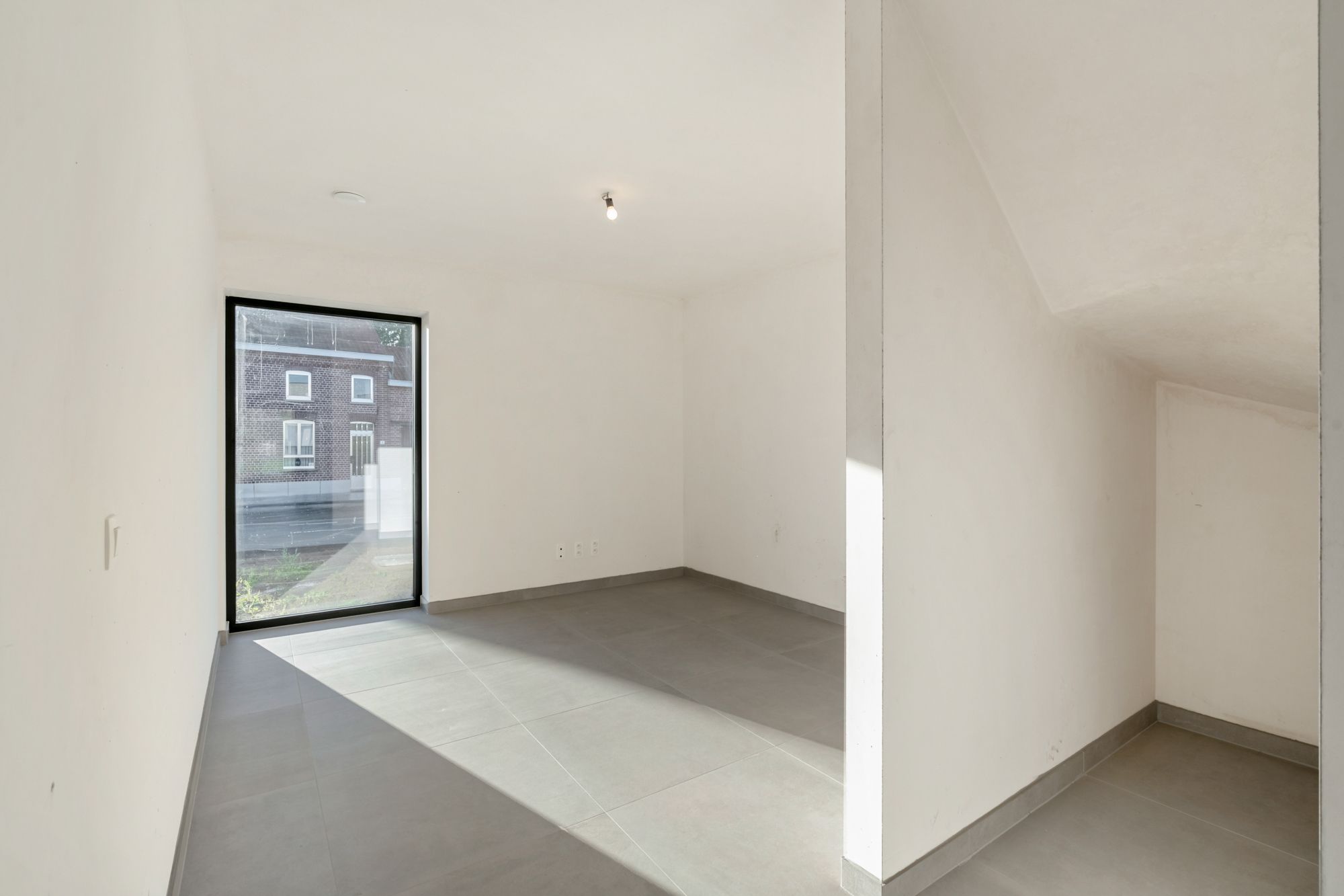 Knappe nieuwbouwwoning met 3 slaapkamers op perceel van 7a 13ca! foto 9