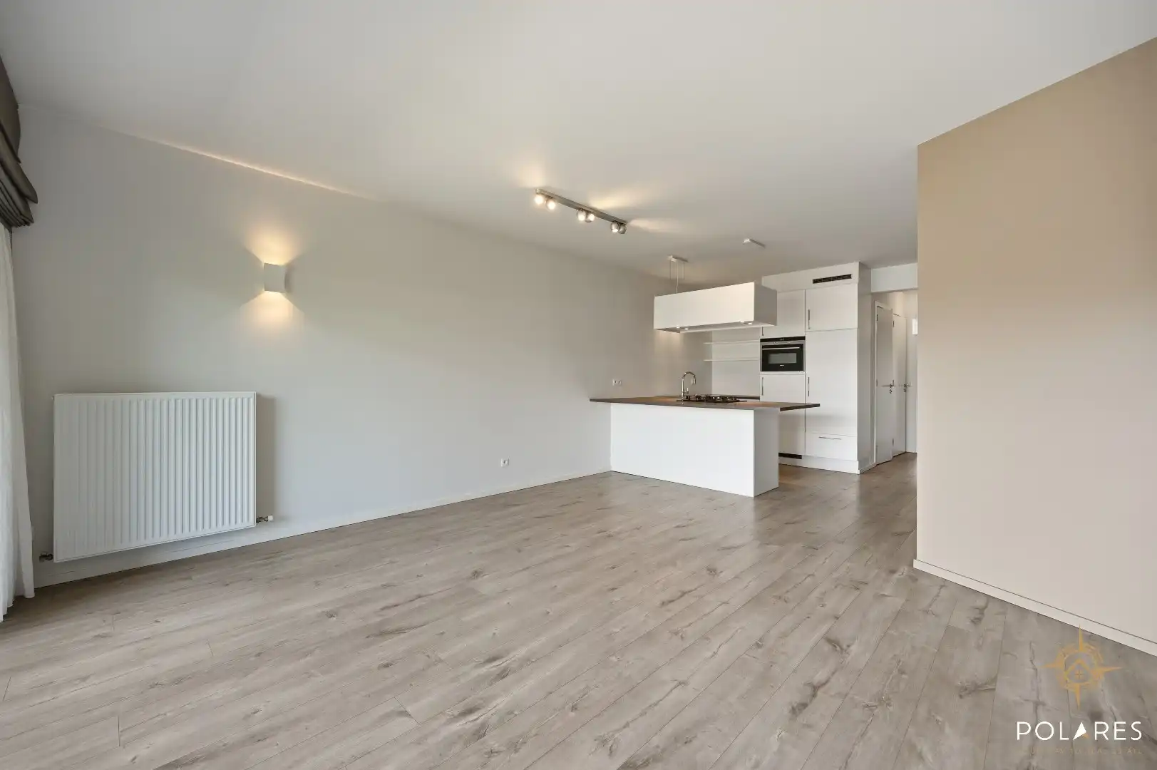 Instapklaar 2-slpk appartement met ruim terras en parkeerplaats foto 5